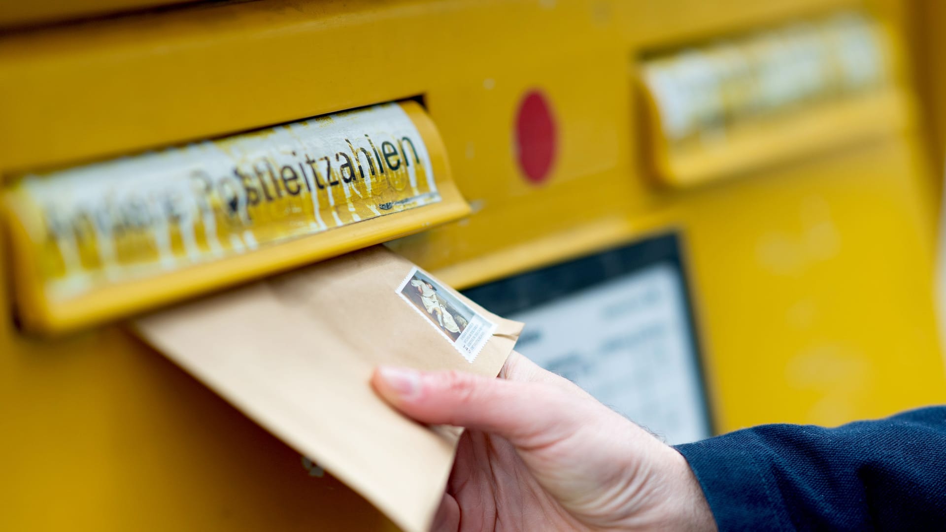 Symbol mit Ablaufdatum: Der rote Punkt war Hinweis auf besonders späte Leerungen. Nun wird er Geschichte.