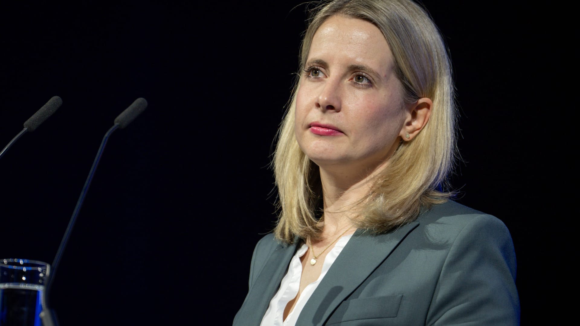 Verena Hubertz bei einer Veranstaltung: Die Bundesbauministerin hatte bei Lanz einen schweren Stand.