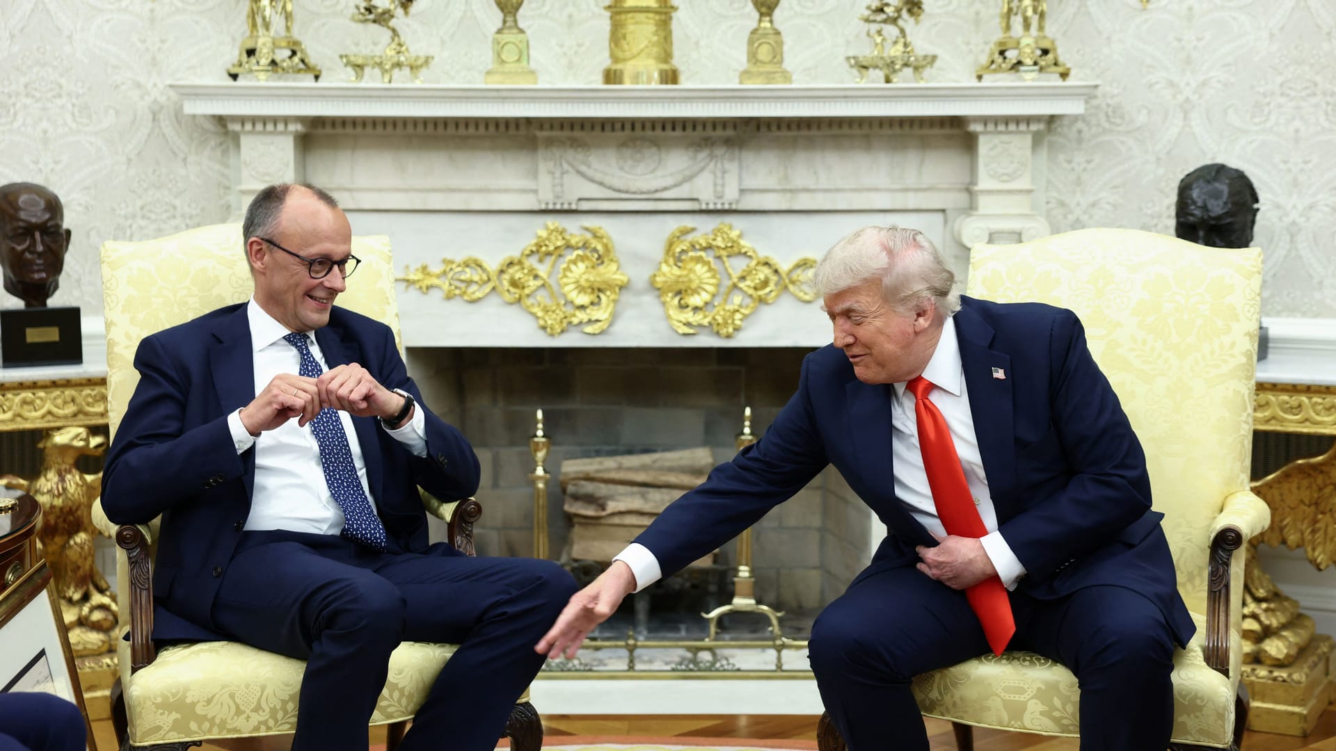 US-Präsident Donald Trump und Bundeskanzler Friedrich Merz im Oval Office: "Mit dir bin ich befreundet."