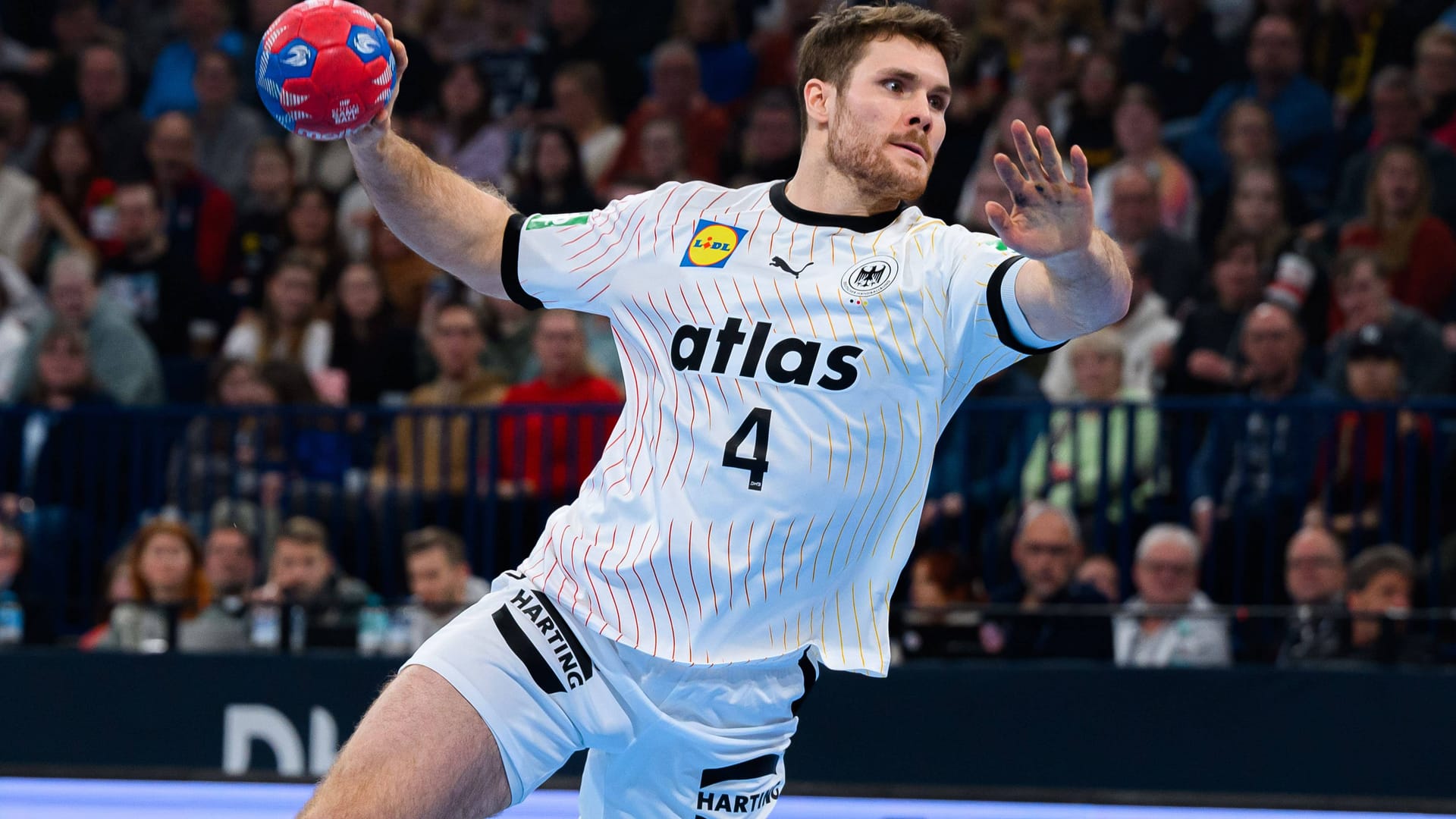 Johannes Golla (Archivbild): Der DHB-Kapitän kommt im November mit seinen Teamkollegen nach München. Johannes Golla (Archivbild): Der DHB-Kapitän kommt im November mit seinen Teamkollegen nach München.
