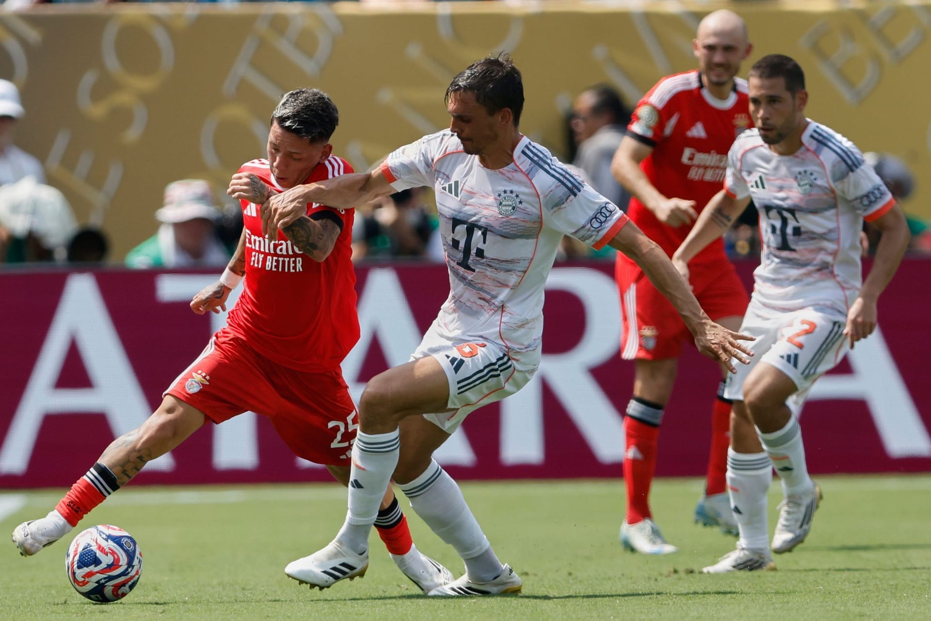 João Palhinha (bis 45.): Kam zu seinem ersten Einsatz bei der Klub-WM und bekam die Chance von Beginn an. Konnte sie aber nicht nutzen und auch die Entstehung des 0:1 im Mittelfeld nicht unterbinden. Note 5 João Palhinha (bis 45.): Kam zu seinem ersten Einsatz bei der Klub-WM und bekam die Chance von Beginn an. Konnte sie aber nicht nutzen und auch die Entstehung des 0:1 im Mittelfeld nicht unterbinden. Note 5