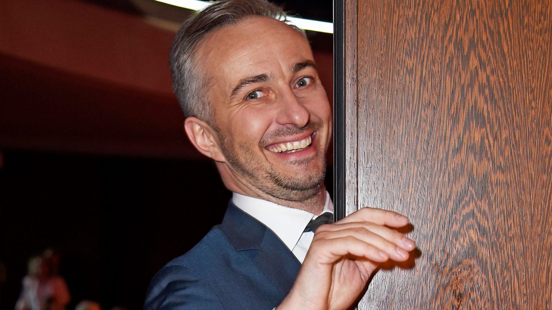 Jan Böhmermann bei einer Verleihung (Archivbild): Der Moderator hatte in den vergangenen Jahren bereits zwei Ausstellungen präsentiert.