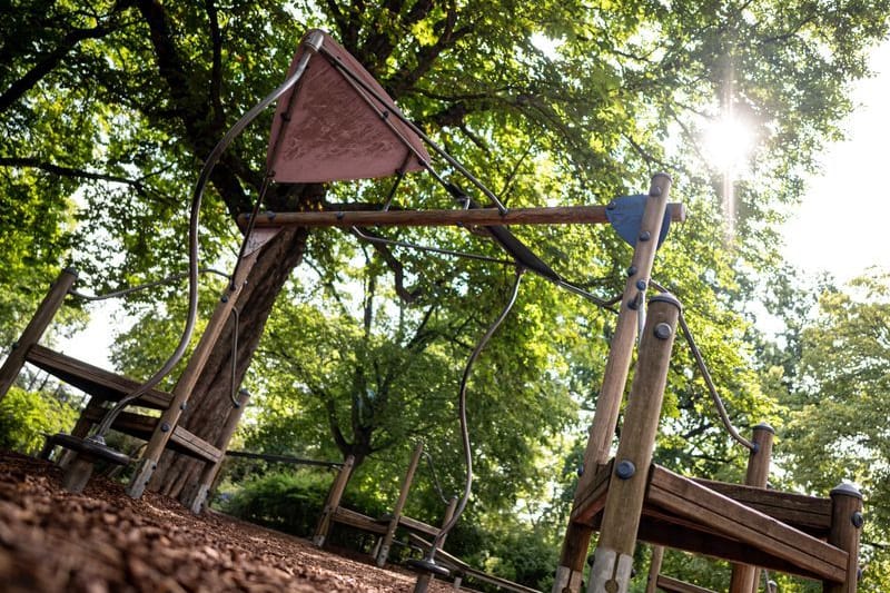 Ein Kinderspielplatz (Symbolbild): Für einen Familienvater endete der Besuch auf einem Spielplatz mit dem Tod.