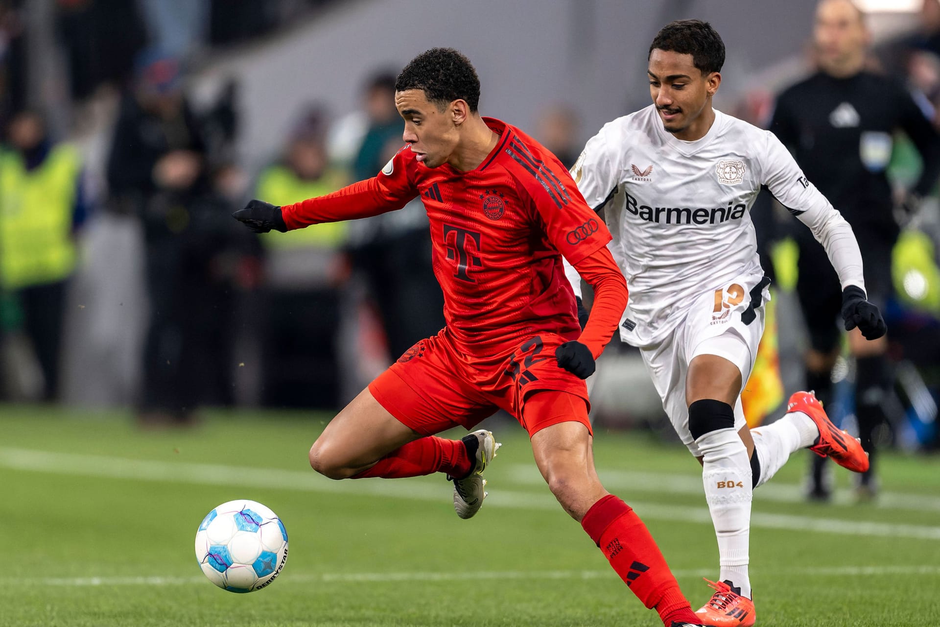 Jamal Musiala (links) gegen Arthur: Das Duell zwischen dem FC Bayern und Bayer Leverkusen steigt im Herbst.