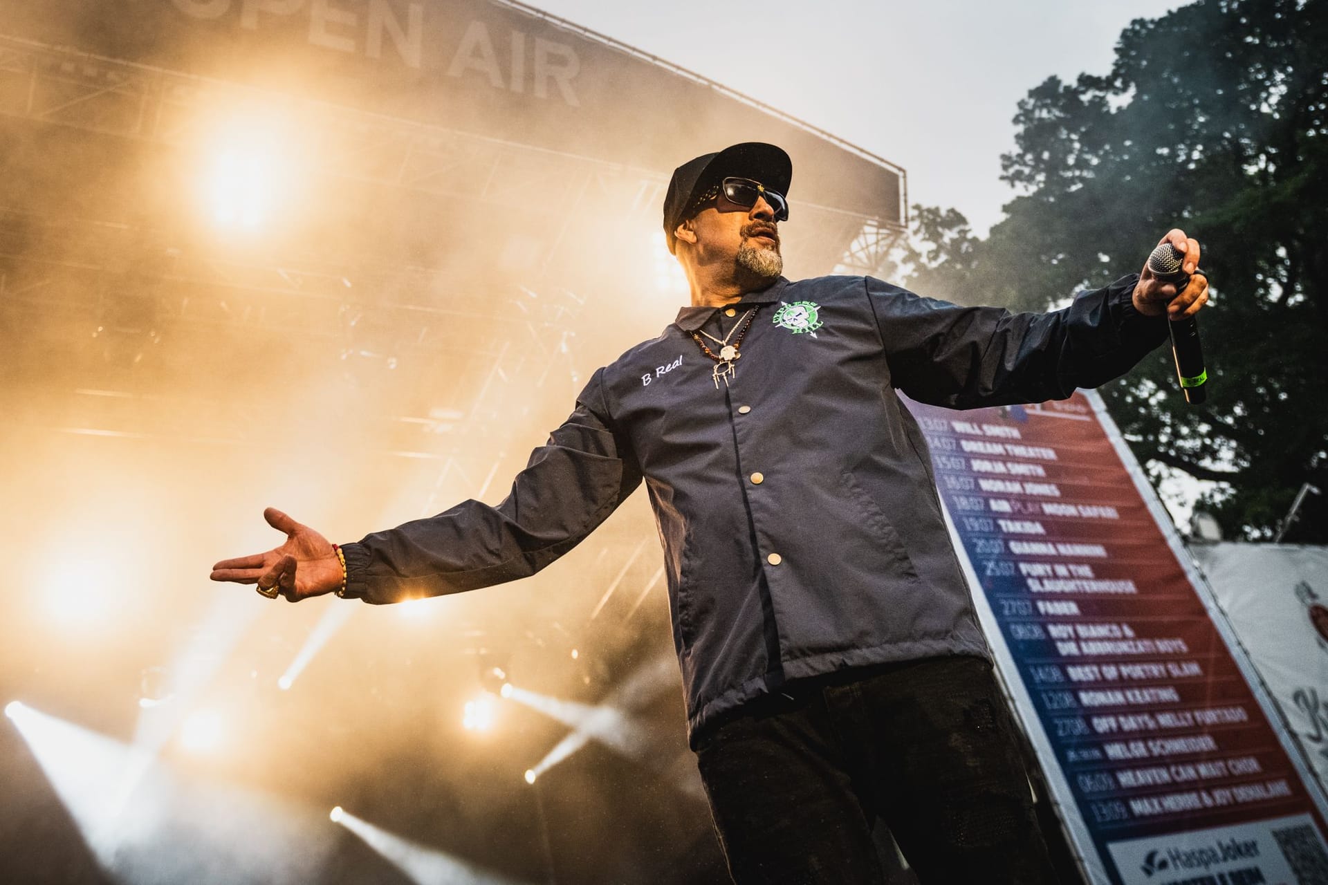 Rapper B-Real beim Stadtpark Open Air am 25. Juni 2025: Die kalifornische Hip-Hop-Band Cypress Hill trotzte dem Hamburger Nieselregen.