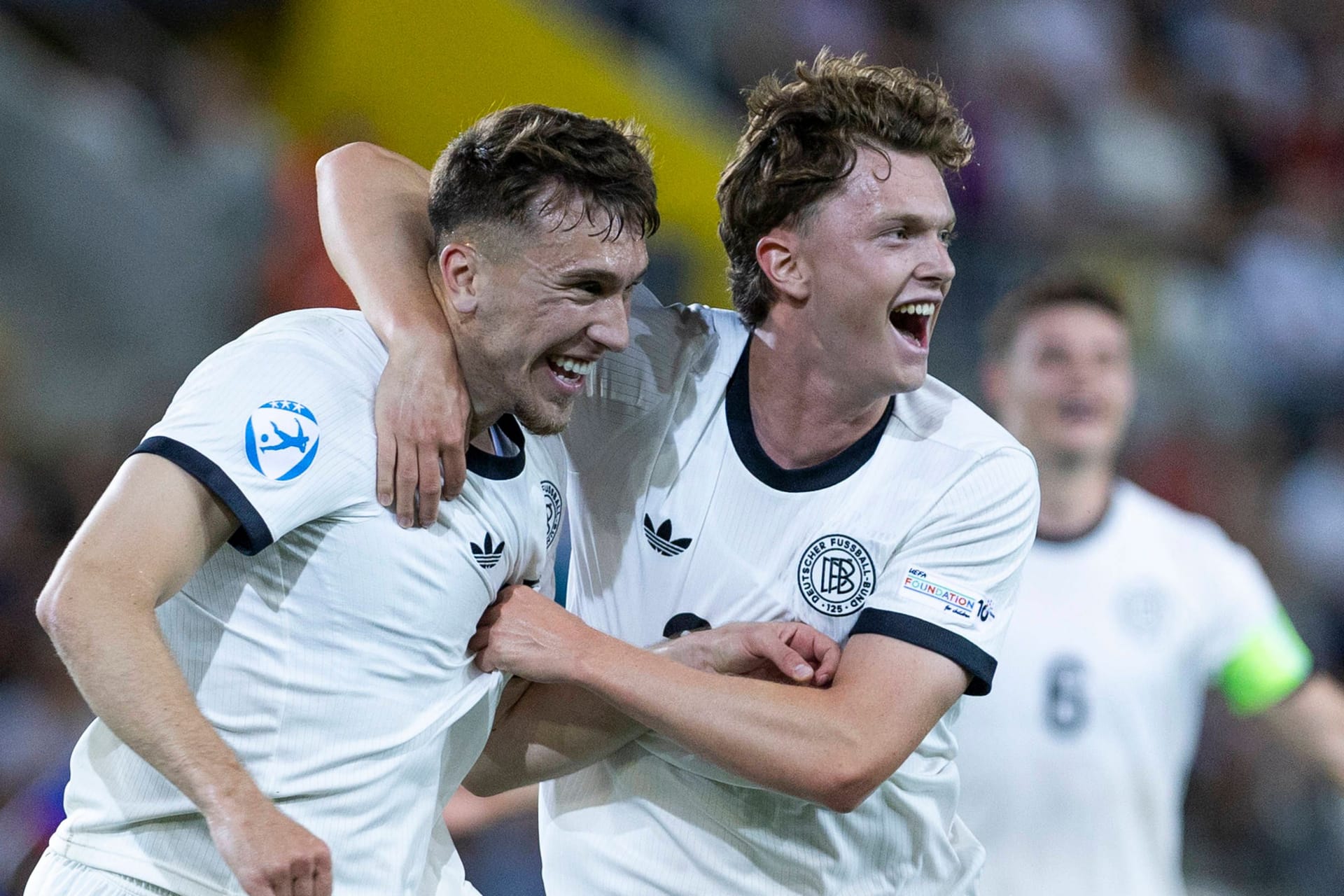 Brajan Gruda (links) und Paul Wanner: Auch im Finale gegen England wollen sie wieder jubeln.