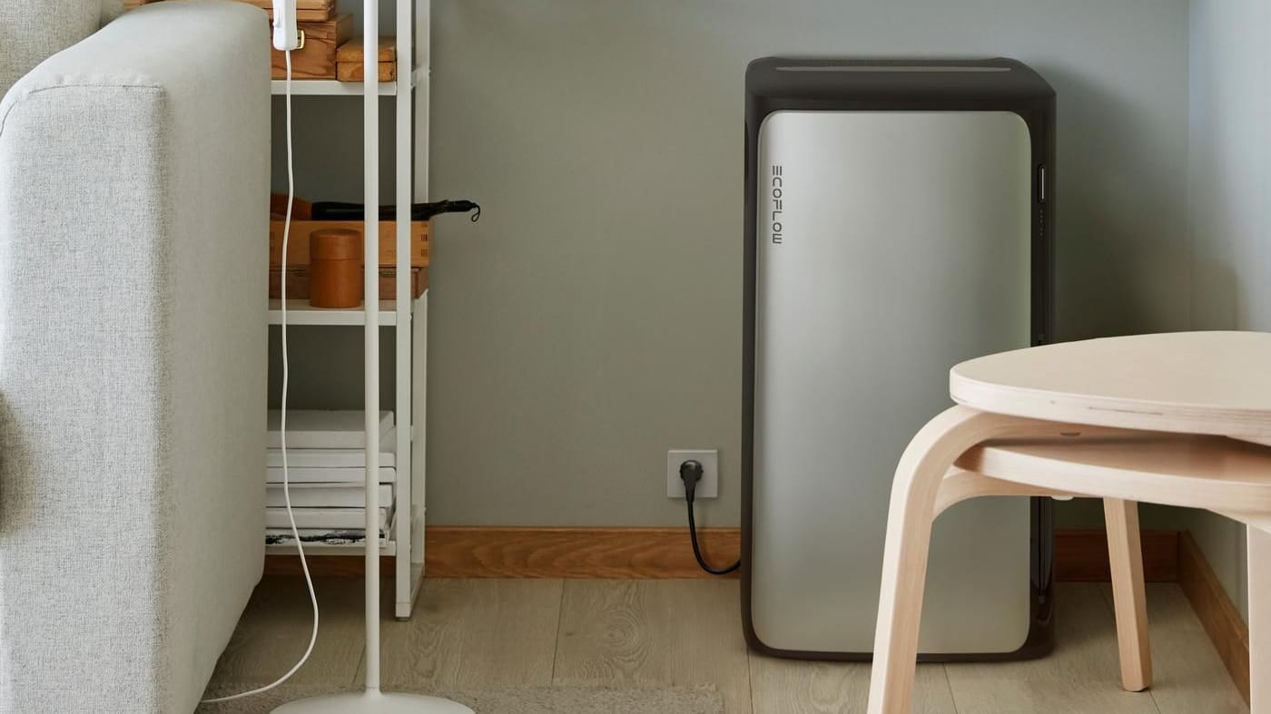 Der Batteriespeicher speichert die generierte Sonnenenergie.