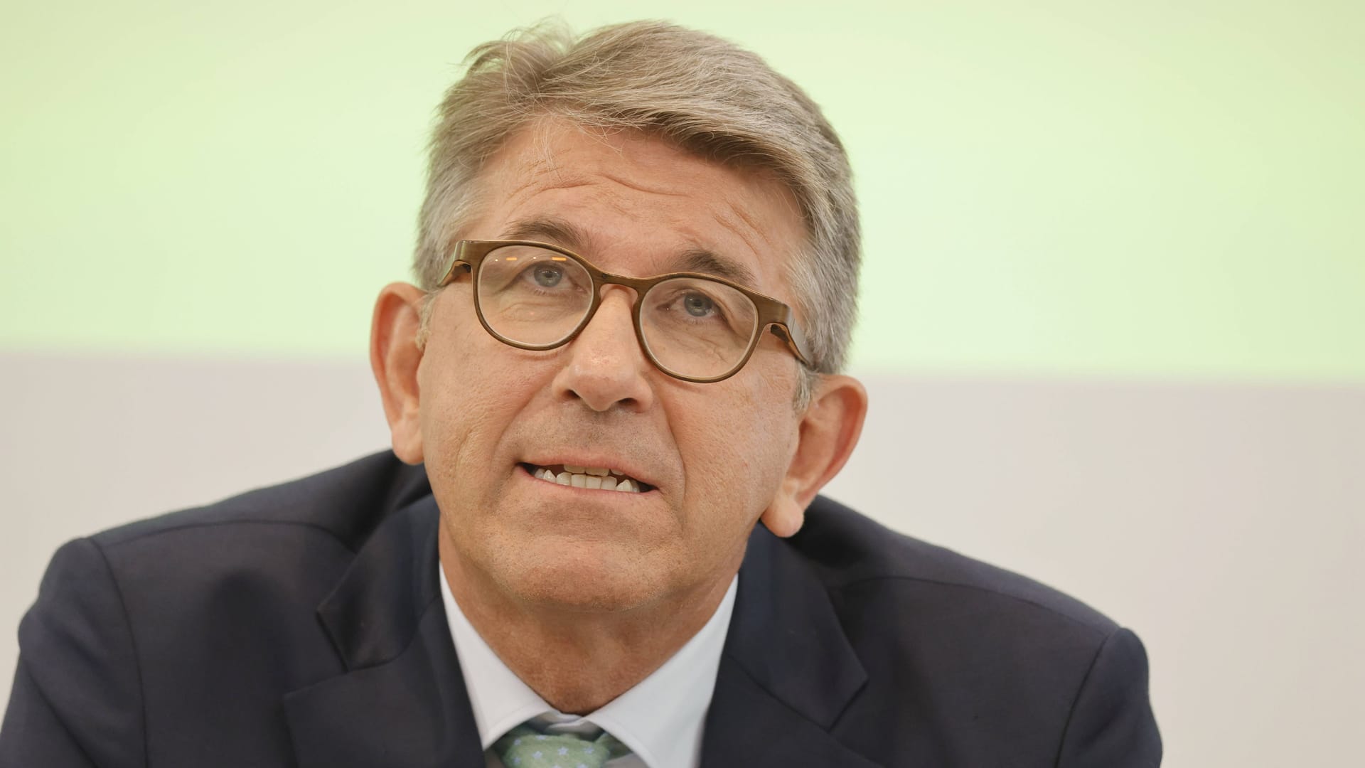 Kulturstaatsminister Wolfram Weimer wehrte sich bei "Lanz" gegen Vorwürfe des Grünen-Chefs Felix Banaszak. (Archivbild)