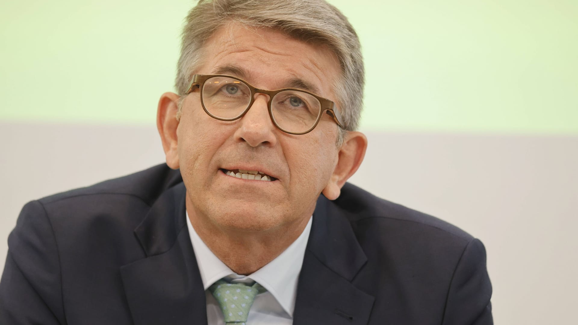 Kulturstaatsminister Wolfram Weimer wehrte sich bei "Lanz" gegen Vorwürfe des Grünen-Chefs Felix Banaszak. (Archivbild)