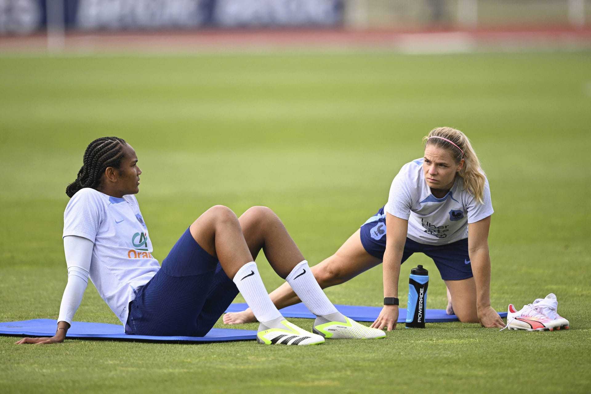 Wendie Renard (l.) neben Eugenie Le Sommer: Beide Spielerinnen prägten über Jahre die französische Nationalmannschaft.