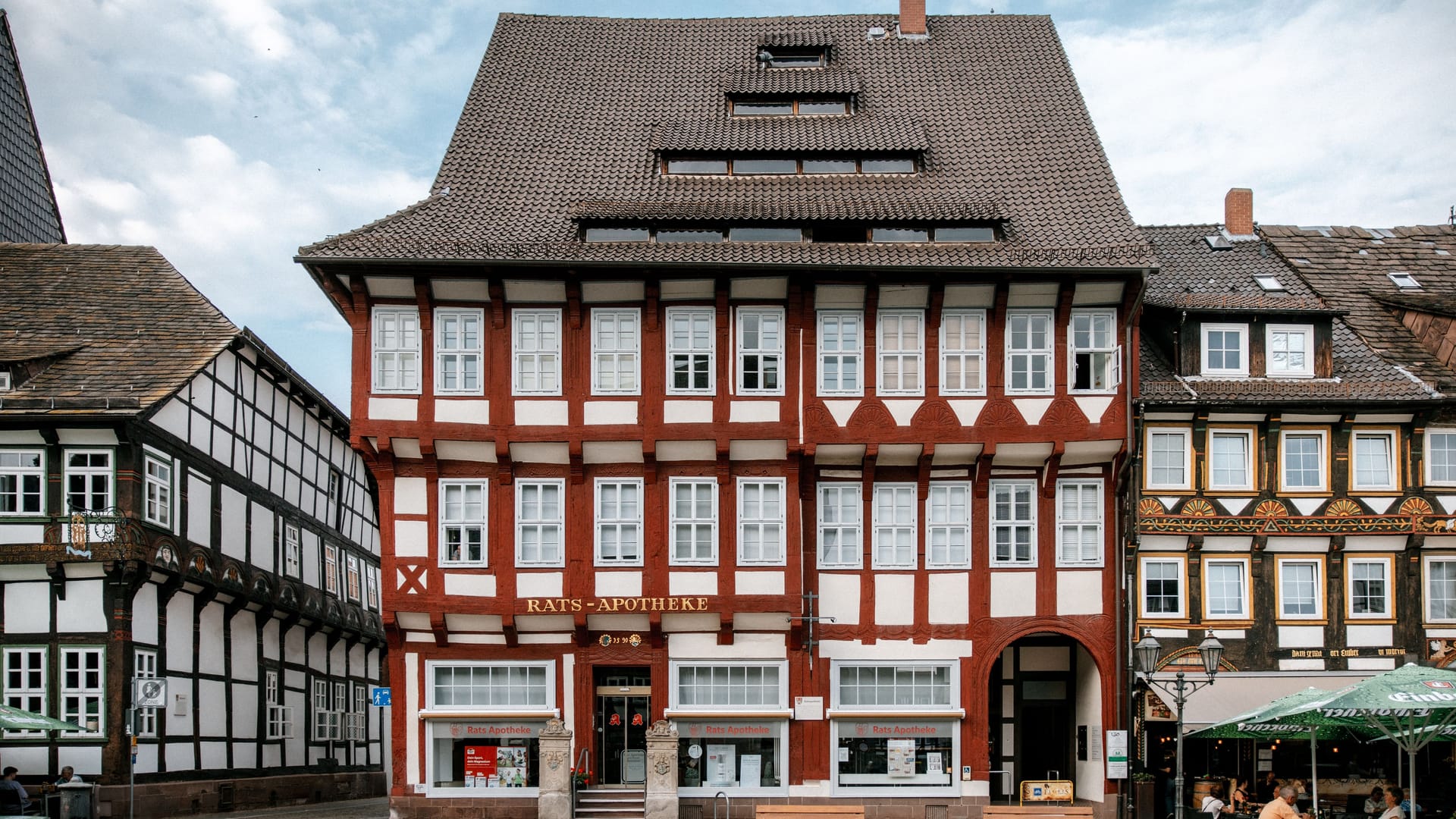Detailreich und geschichtsträchtig: Einbecks prachtvolle Fachwerkhäuser erzählen Geschichten aus mehreren Jahrhunderten und prägen das charmante Stadtbild bis heute.