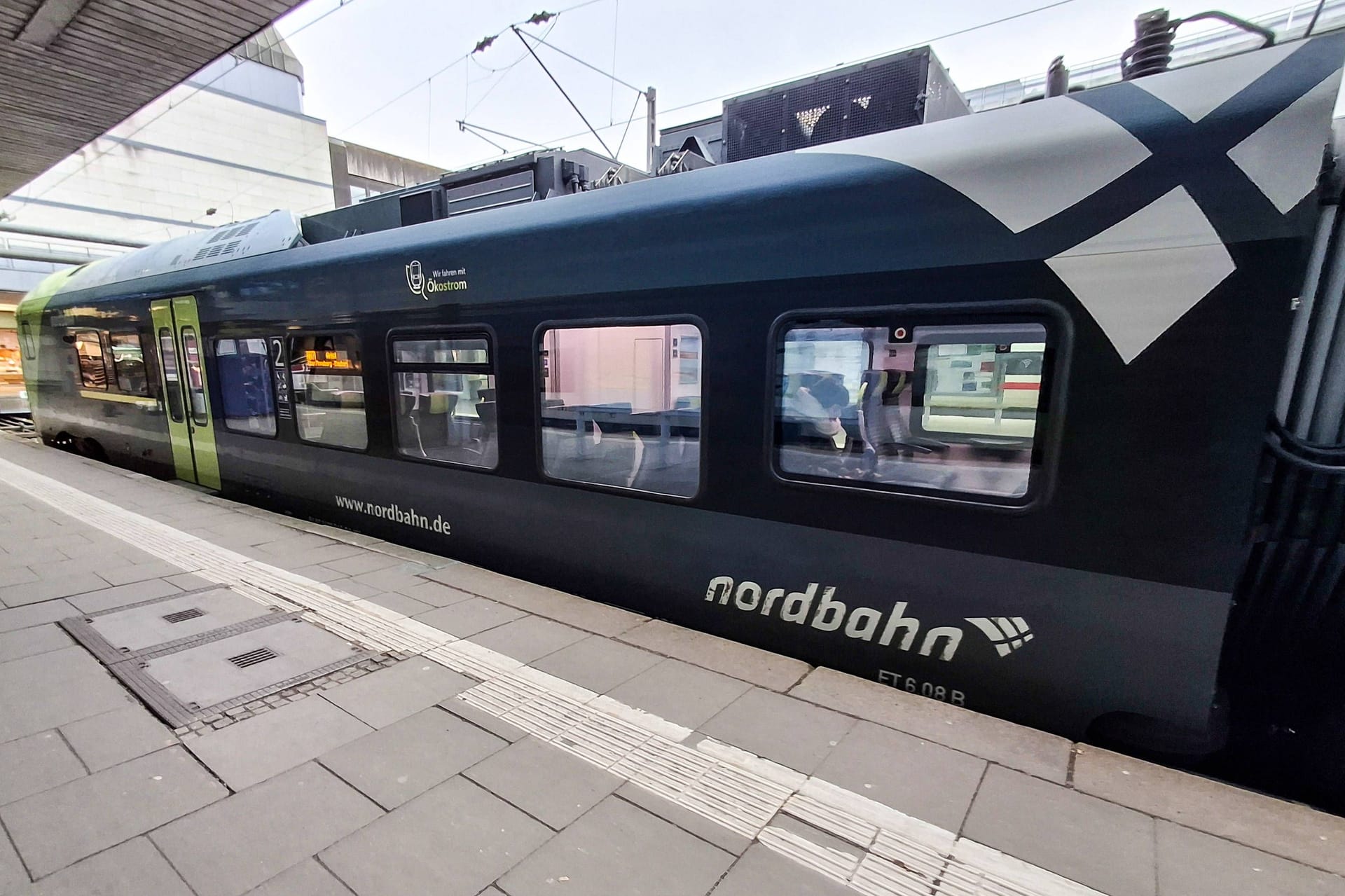 Ein Zug der Nordbahn (Symbolbild): Im Juli kommt es im Norden zu Ausfällen und Ersatzverkehr.
