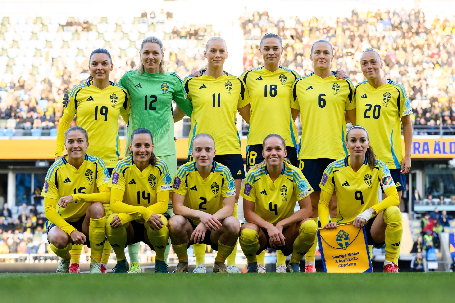 Teamfoto der schwedischen Frauen-Nationalmannschaft vor dem Spiel gegen Wales am 08.04.2025. Teamfoto der schwedischen Frauen-Nationalmannschaft vor dem Spiel gegen Wales am 08.04.2025.
