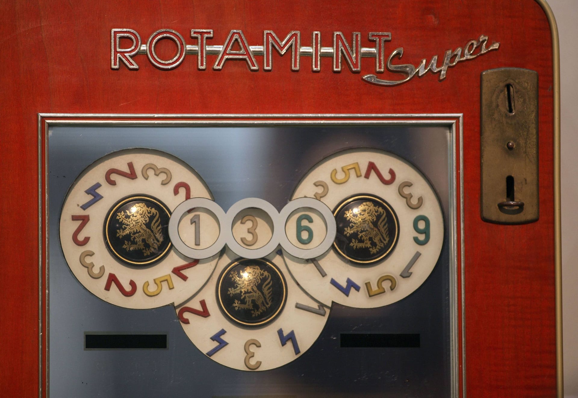 Symbolbild: So ein Geldspielautomat der Marke Rotamint wurde bei "Bares für Rares" verkauft.