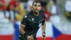 Kuriose Szene: Taube auf dem Feld – Schiri unterbricht DFB-Partie