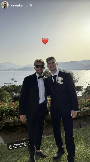 Kevin Kampl kam vorbei: Werners Hochzeitslocation lieferte einen spektakulären Blick auf das Mittelmeer.