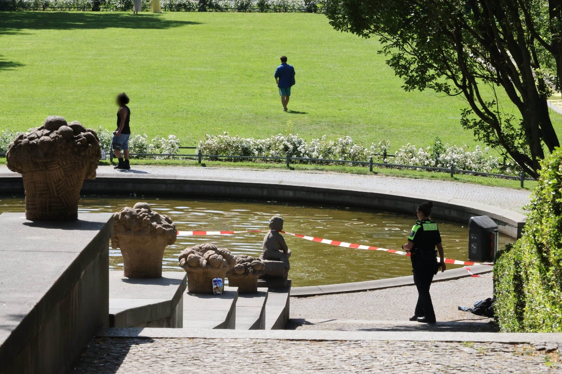 Abgesperrter Bereich: Im Körnerpark ist am Sonntag ein Streit eskaliert.