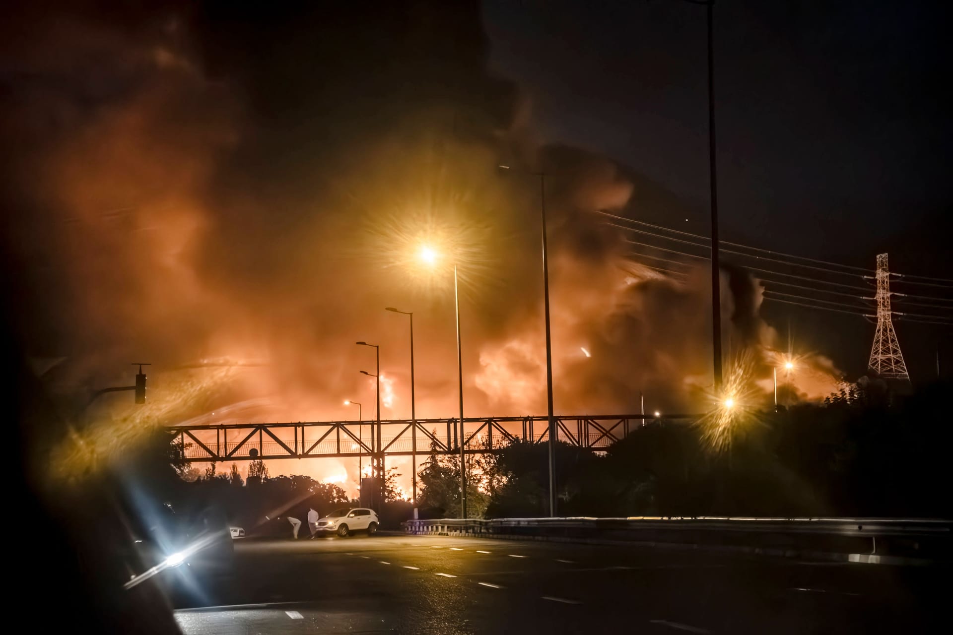 Rauch und Flammen über Teheran: Seit sechs Tagen geht Israel mit Militärschlägen gegen den Iran vor.