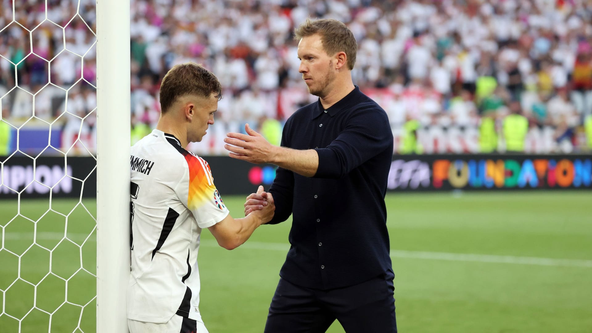 Joshua Kimmich und Julian Nagelsmann (r.): Die beiden haben viel Kontakt.