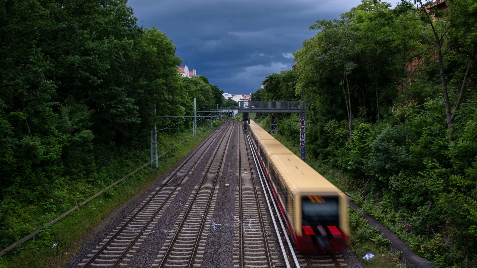 Berliner S-bahn im gewitter
