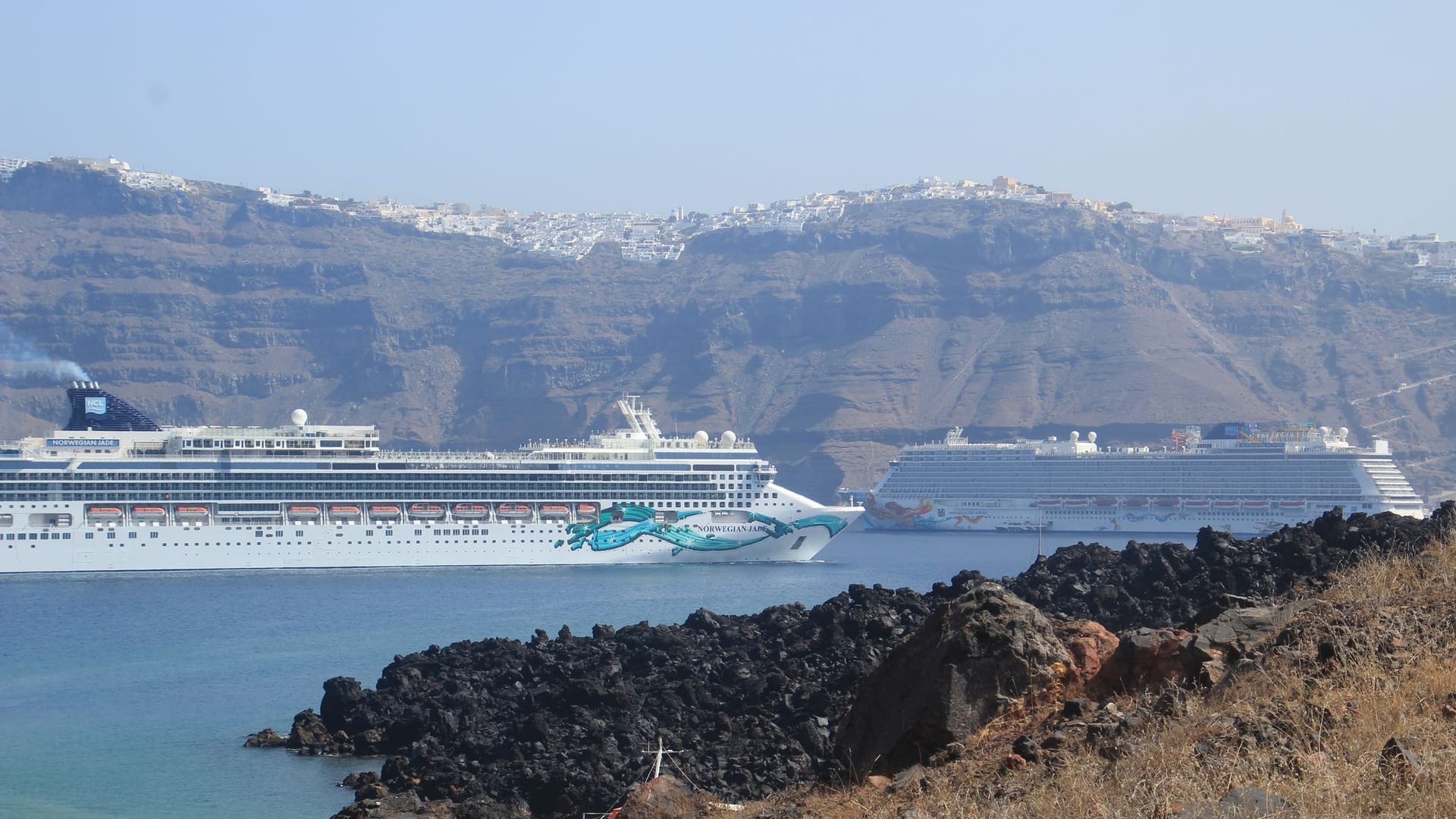 Kreuzfahrtschiffe vor Santorini Kreuzfahrtschiffe vor Santorini