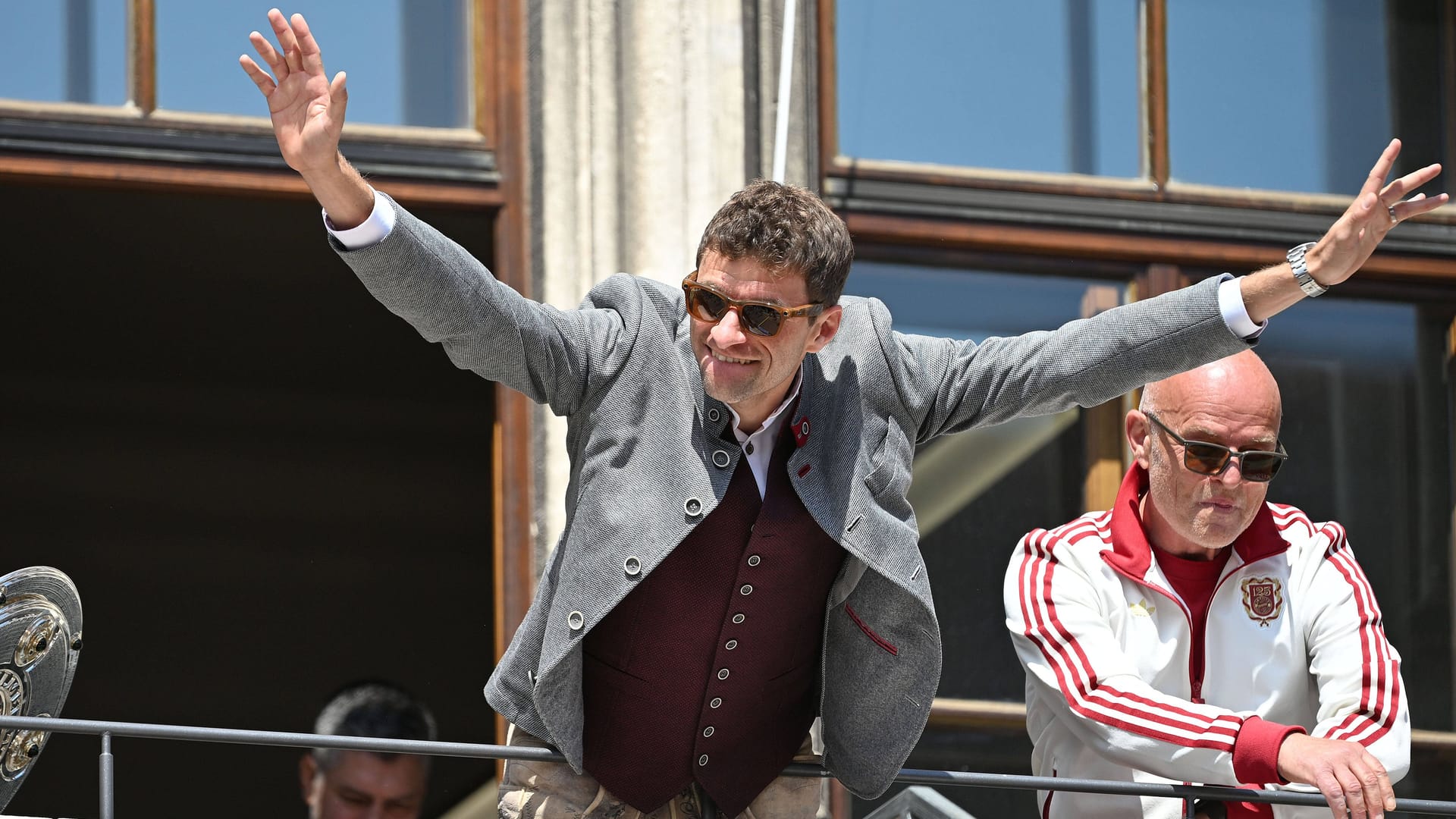 Thomas Müller bei der Meisterfeier: Der Weltmeister von 2014 wird mit einem Wechsel nach Los Angeles in Verbindung gebracht.