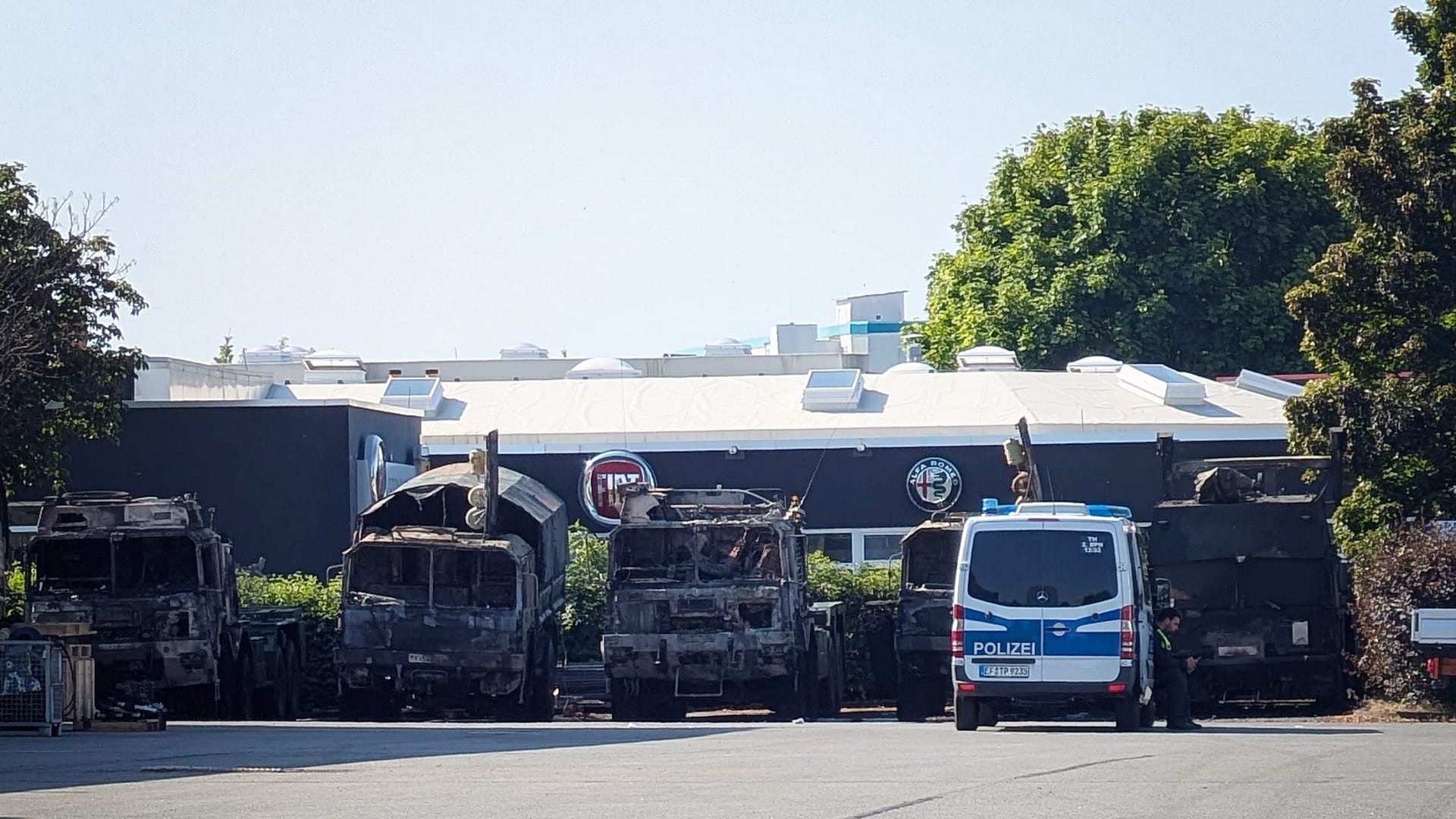 Bundeswehrfahrzeuge in Erfurt ausgebrannt Bundeswehrfahrzeuge in Erfurt ausgebrannt