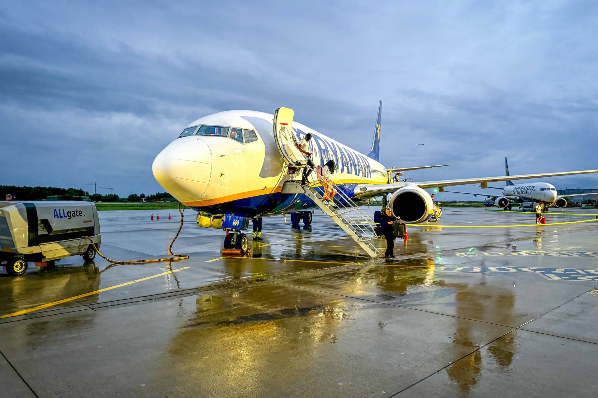 Eine Ryanair-Maschine auf dem Rollfeld: Die Passagiere verlassen das Flugzeug (Archivbild).