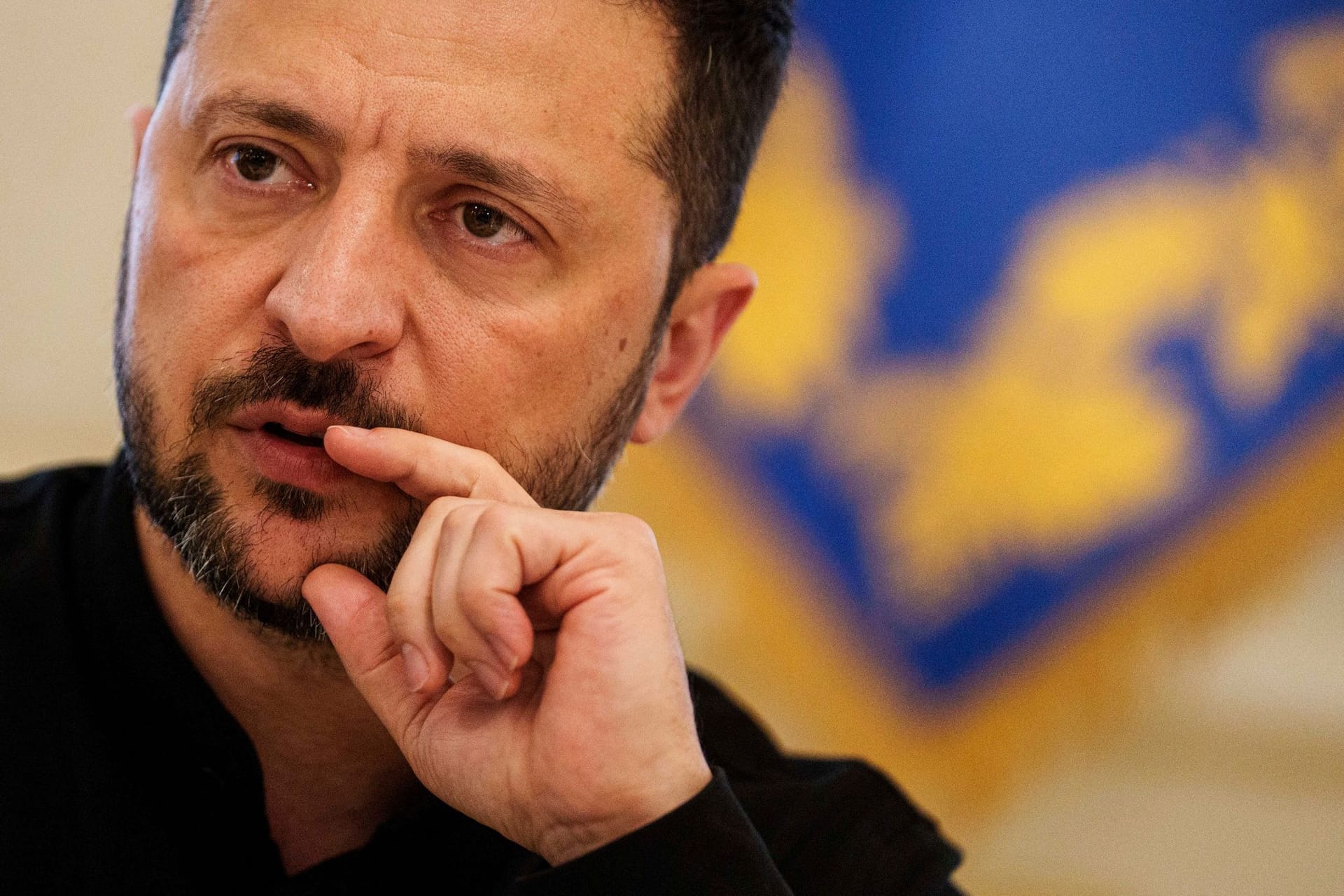 Der ukrainische Präsident Wolodymyr Selenskyj kritisiert westliche Firmen, die Russland noch unterstützen.