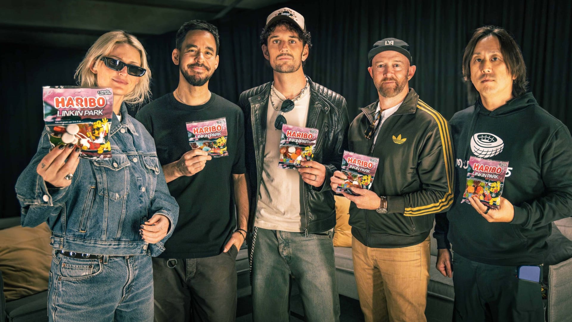 Linkin Park mit ihrem eigenen Haribo: Das Fruchtgummi gibt es nur in Hannover und den anderen Tourstädten zu kaufen. Linkin Park mit ihrem eigenen Haribo: Das Fruchtgummi gibt es nur in Hannover und den anderen Tourstädten zu kaufen.