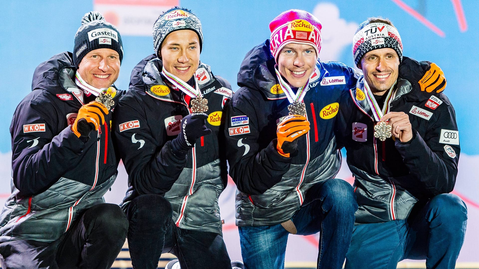 Die Bronzemedaillengewinner von 2019: Der Platz ist nun ungültig, weil Mario Seidl (2.v.l.) wegen Dopings bestraft wurde.