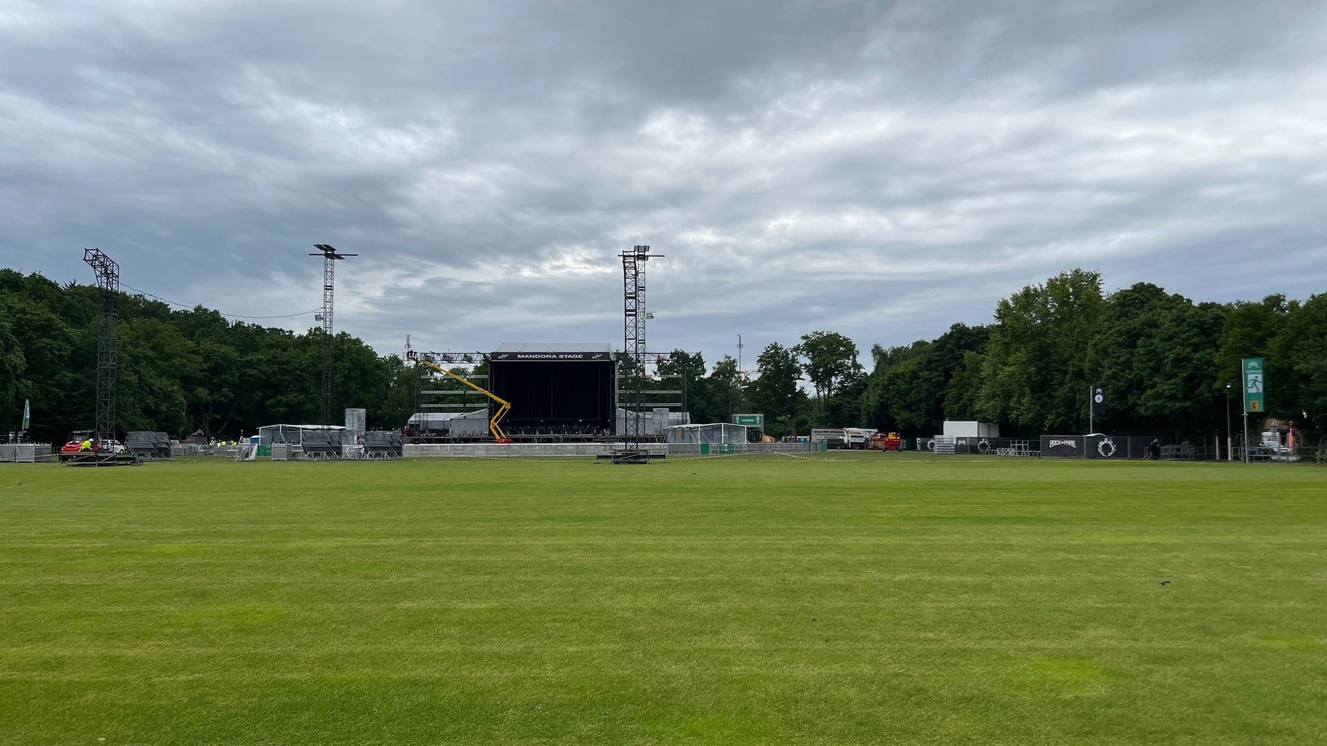 Das Festivalgelände unter einer Wolkendecke: Was kommt am Wochenende auf die Besucher zu? Das Festivalgelände unter einer Wolkendecke: Was kommt am Wochenende auf die Besucher zu?