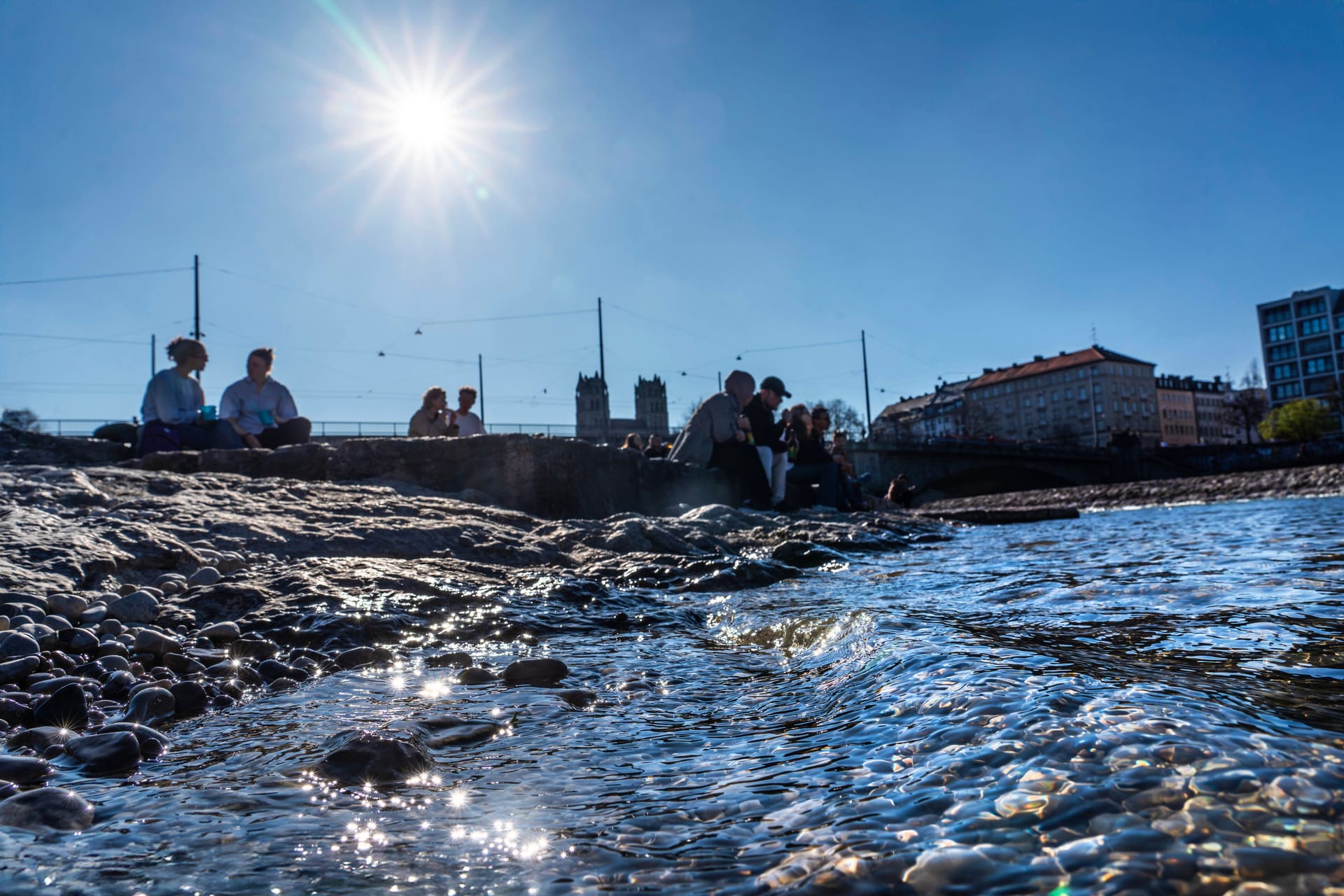 Sonnenschein über der Isar (Archivbild):