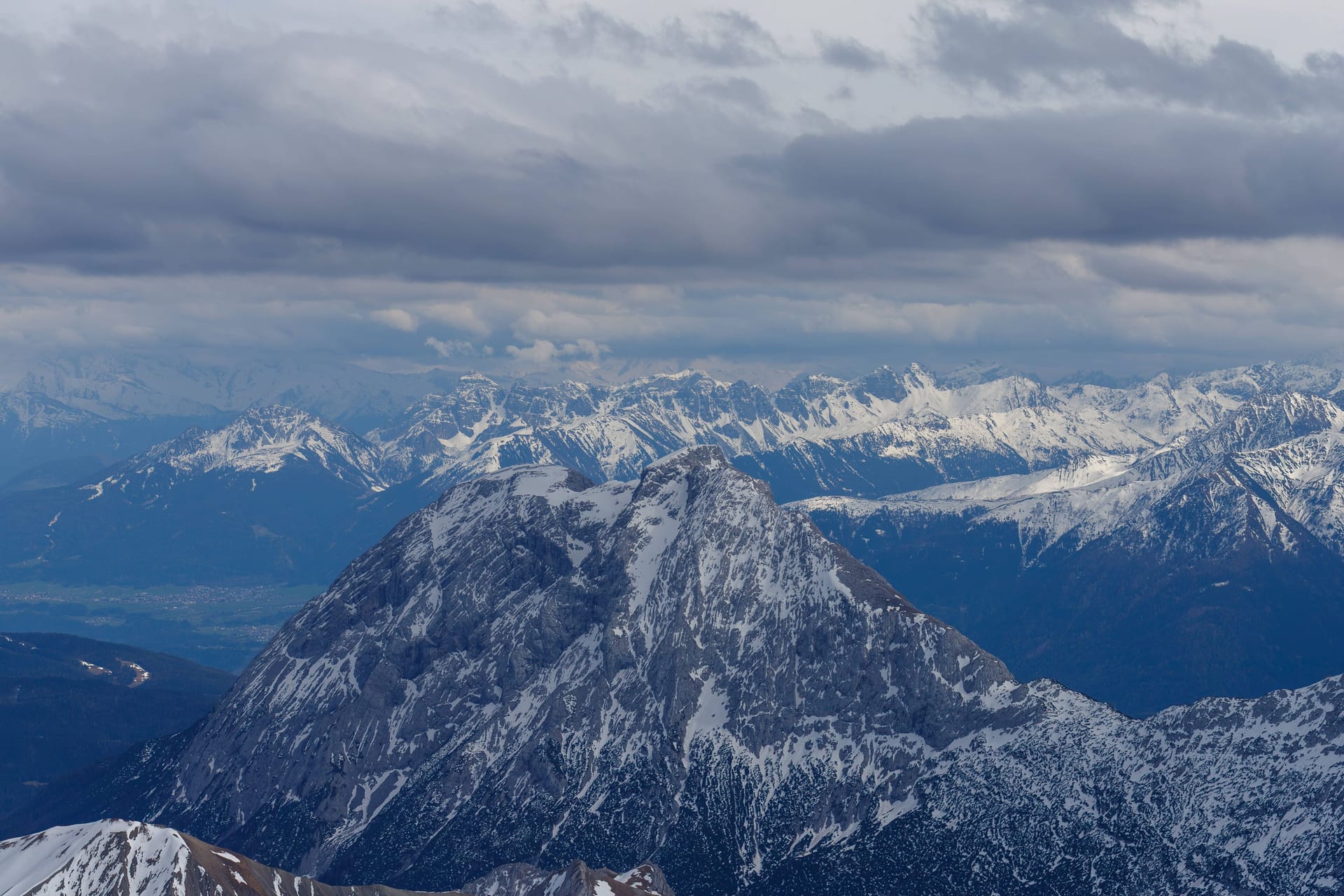 Blick auf die verschneite Zugspitze (Symbolbild): Schauplatz eines dramatischen Rettungseinsatzes.