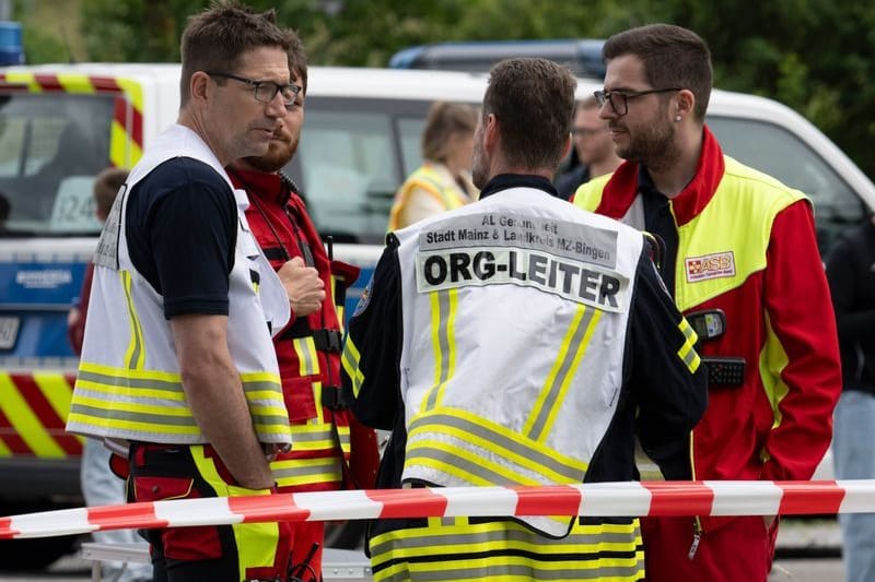 Rettungskräfte in Ingelheim: Nach einem Amokalarm konnte die Polizei Entwarnung geben.