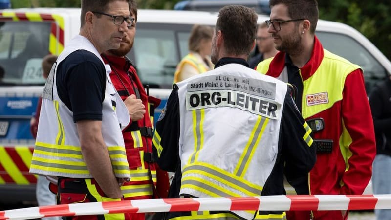 Rettungskräfte in Ingelheim: Nach einem Amokalarm konnte die Polizei Entwarnung geben. Rettungskräfte in Ingelheim: Nach einem Amokalarm konnte die Polizei Entwarnung geben.