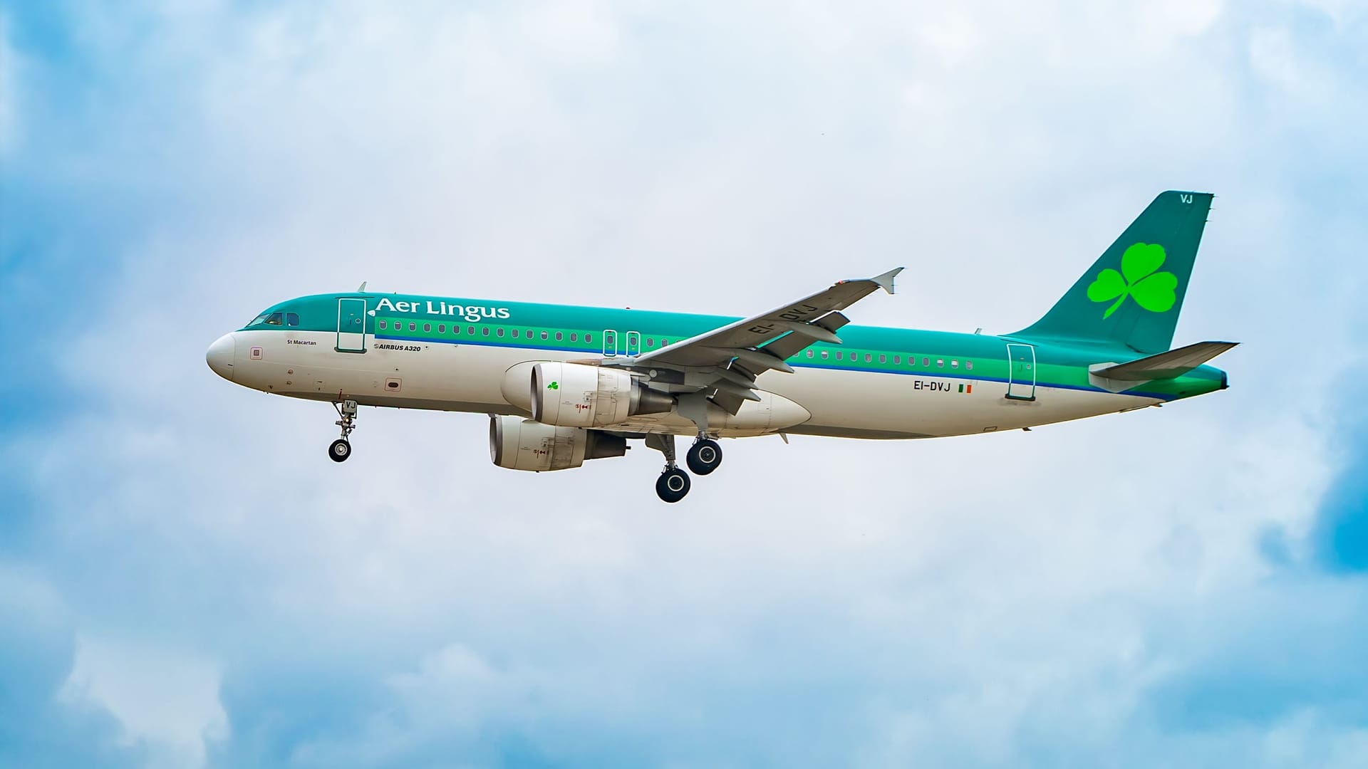 Ein Airbus A320 der Fluggesellschaft Aer Lingus beim Landeanflug auf Flughafen Frankfurt (Archivbild): Eine Maschine dieses Typs war am Zwischenfall vom Freitag beteiligt. Ein Airbus A320 der Fluggesellschaft Aer Lingus beim Landeanflug auf Flughafen Frankfurt (Archivbild): Eine Maschine dieses Typs war am Zwischenfall vom Freitag beteiligt.