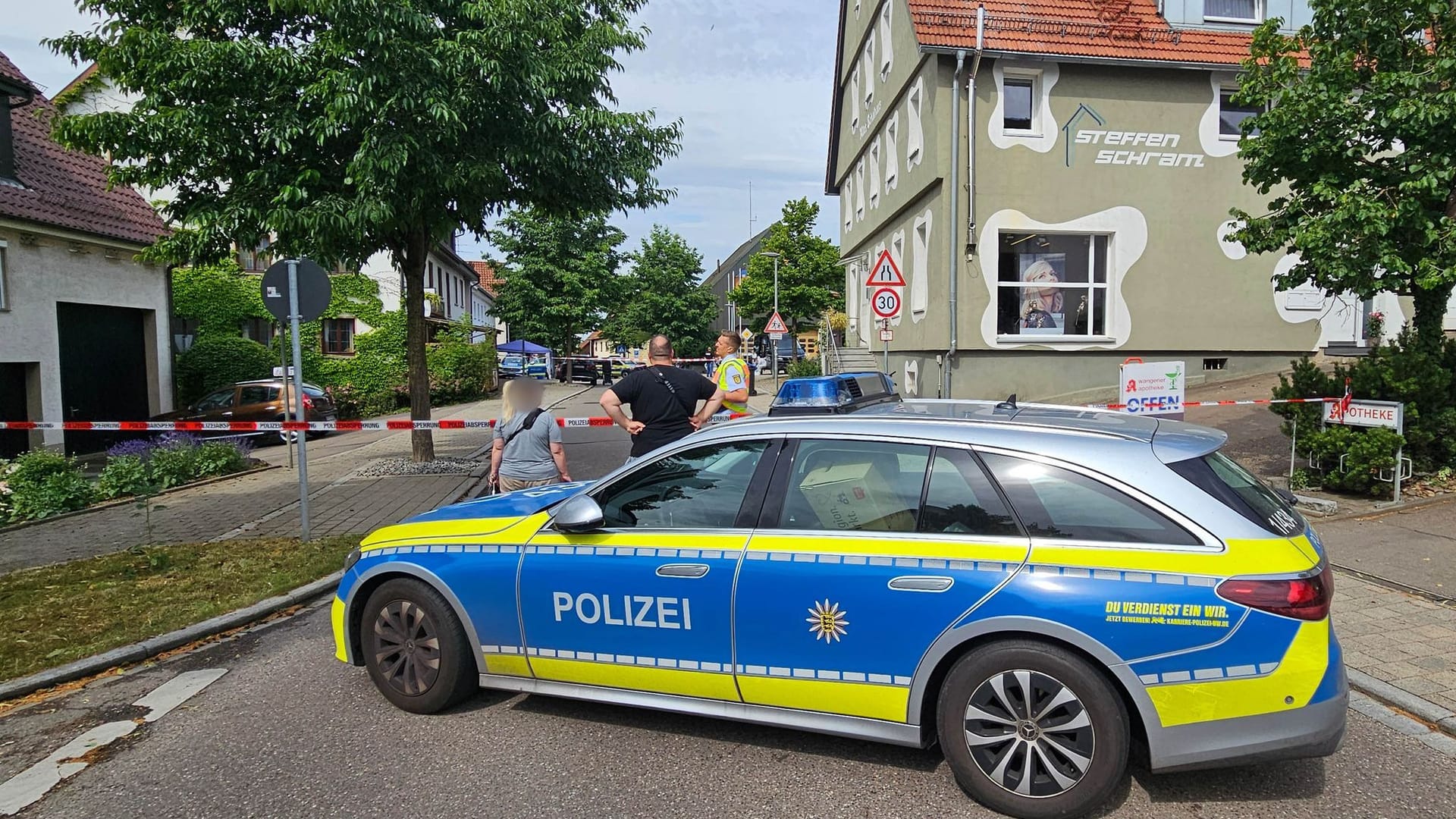 Polizei erschießt Angreifer mit Messer Polizei erschießt Angreifer mit Messer