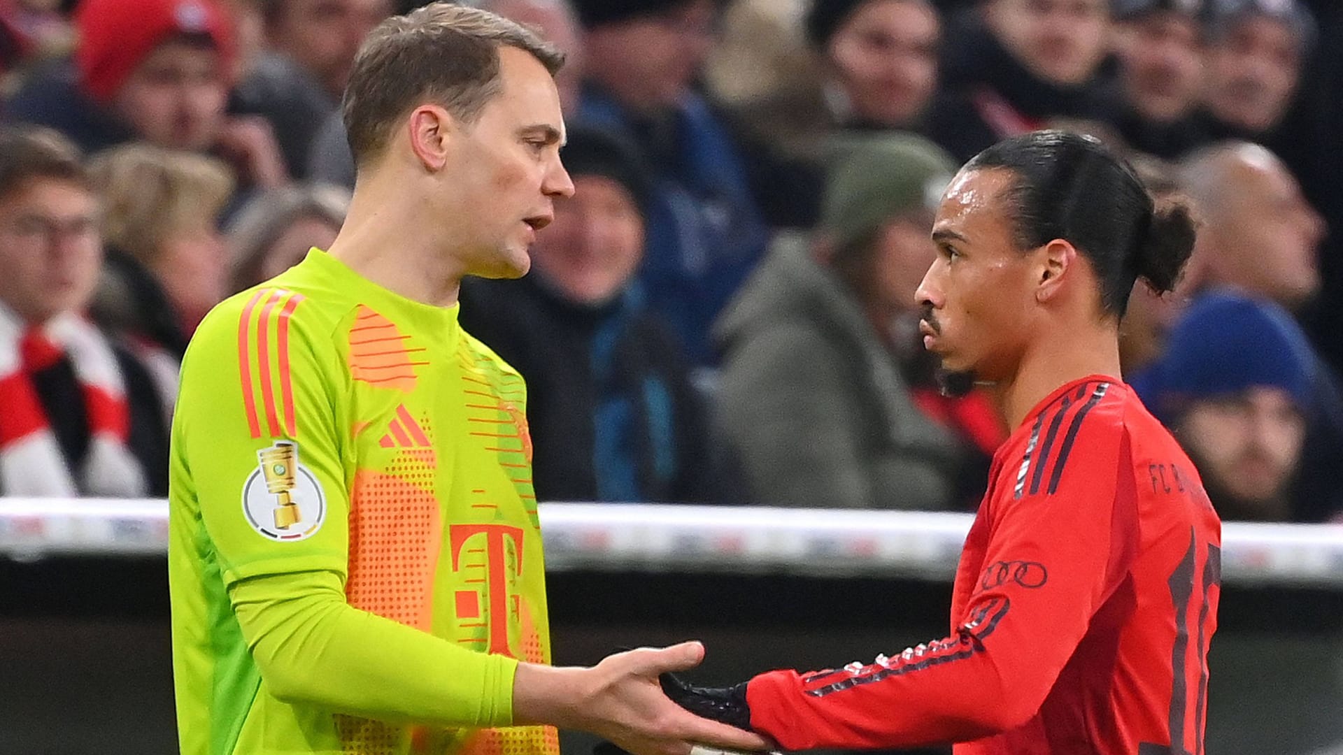 Bayern-Torwart Neuer (li.) und Sané: Die beiden spielten seit 2020 gemeinsam beim FC Bayern. Bayern-Torwart Neuer (li.) und Sané: Die beiden spielten seit 2020 gemeinsam beim FC Bayern.