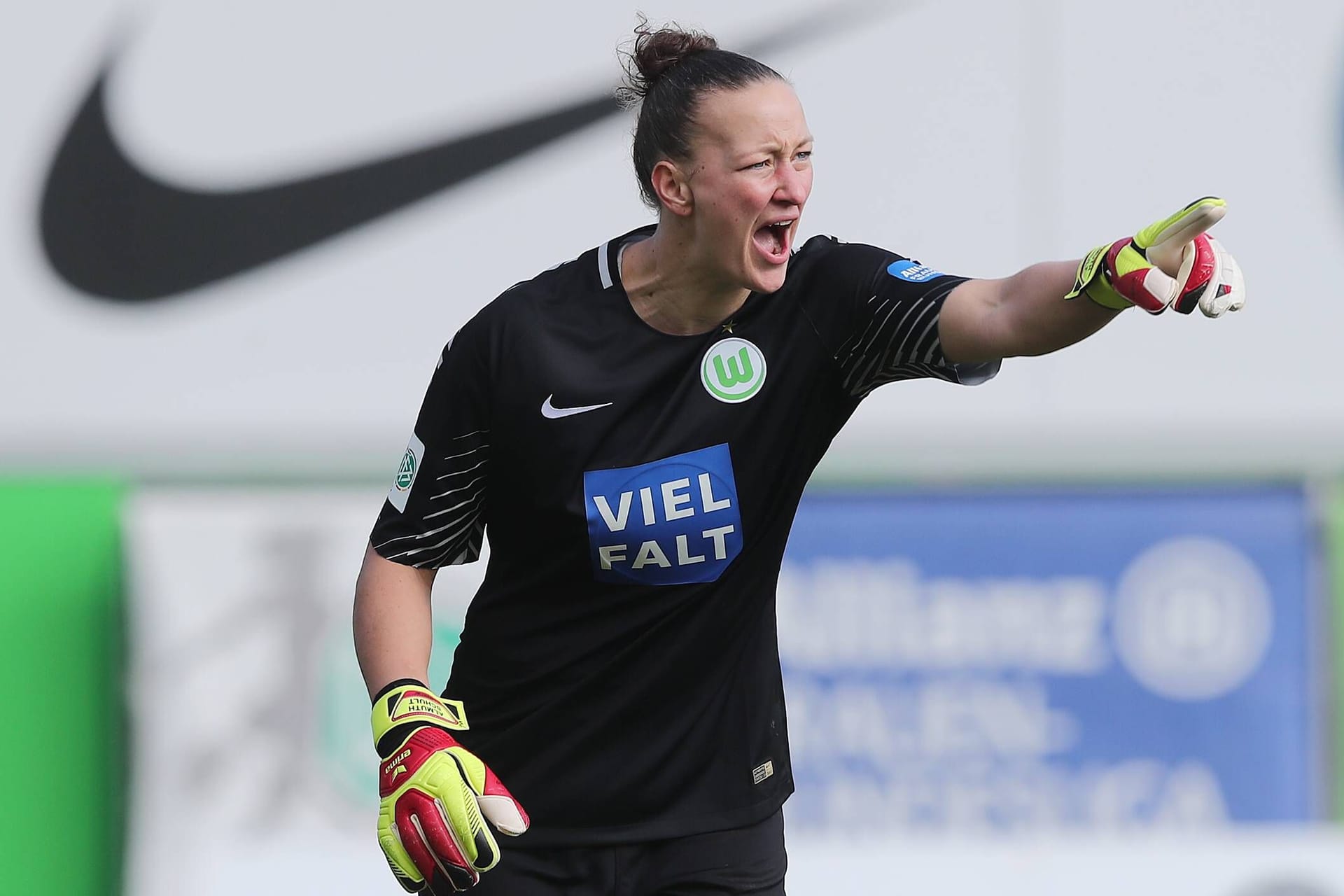 Almuth Schult, ehemalige deutsche Fußballtorhüterin: Lautes Schimpfen beim Sport kann leistungssteigernd sein.