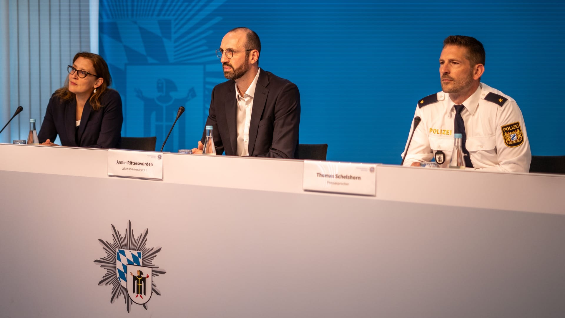 Staatsanwältin Anne Leiding, Armin Ritterswürden von der Münchner Mordkommission (Mitte) und Polizeisprecher Thomas Schelshorn bei der Pressekonferenz am Mittwochvormittag. Staatsanwältin Anne Leiding, Armin Ritterswürden von der Münchner Mordkommission (Mitte) und Polizeisprecher Thomas Schelshorn bei der Pressekonferenz am Mittwochvormittag.