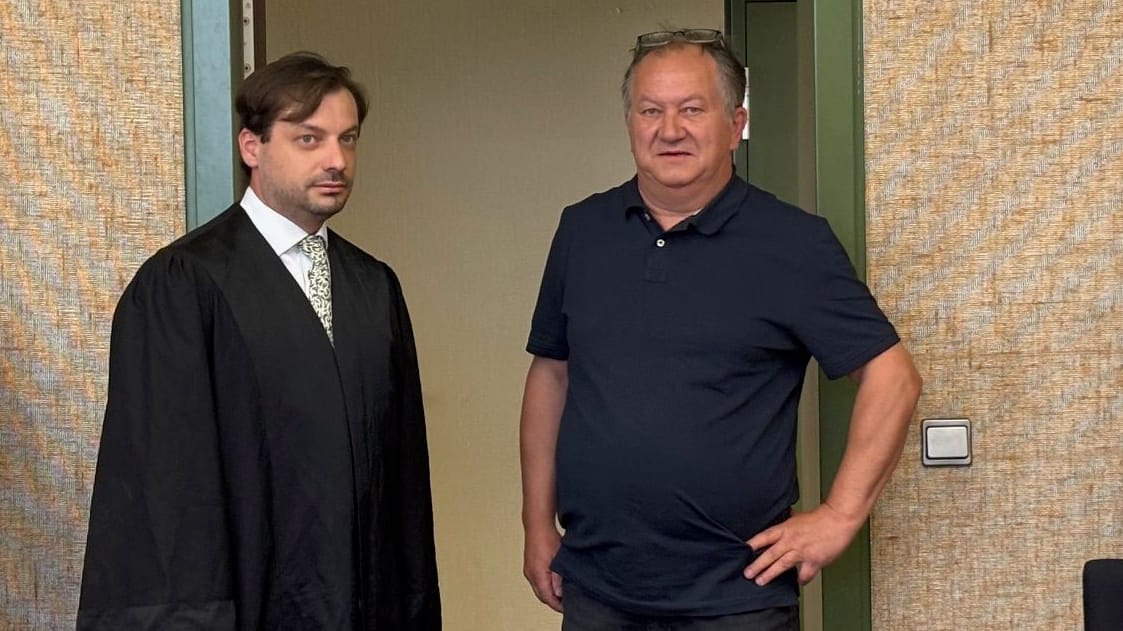 Unternehmer Wenzel Cerveny (r.) mit einem seiner Verteidiger vor dem Prozessbeginn am Mittwoch. Unternehmer Wenzel Cerveny (r.) mit einem seiner Verteidiger vor dem Prozessbeginn am Mittwoch.