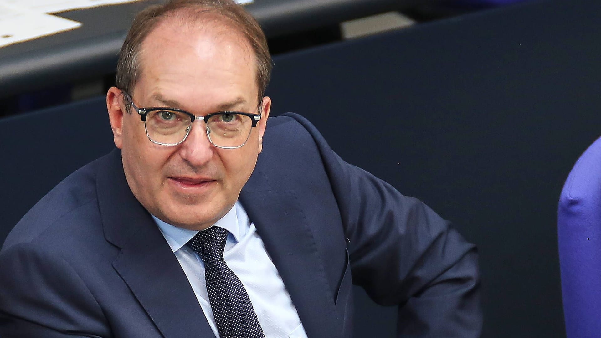 Bundesinnenminister Alexander Dobrindt (CSU): Seine Migrationspolitik treibt der Linken Zornesröte ins Gesicht. Bei der SPD sind es hingegen eher Schweißperlen.