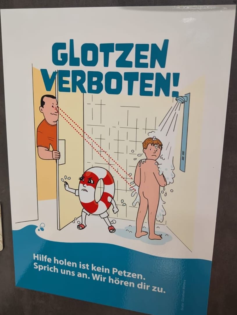 Plakat in den KölnBädern: Auch in der Umkleide finden sich warnende Motive der "Ich sag's"-Kampagne.
