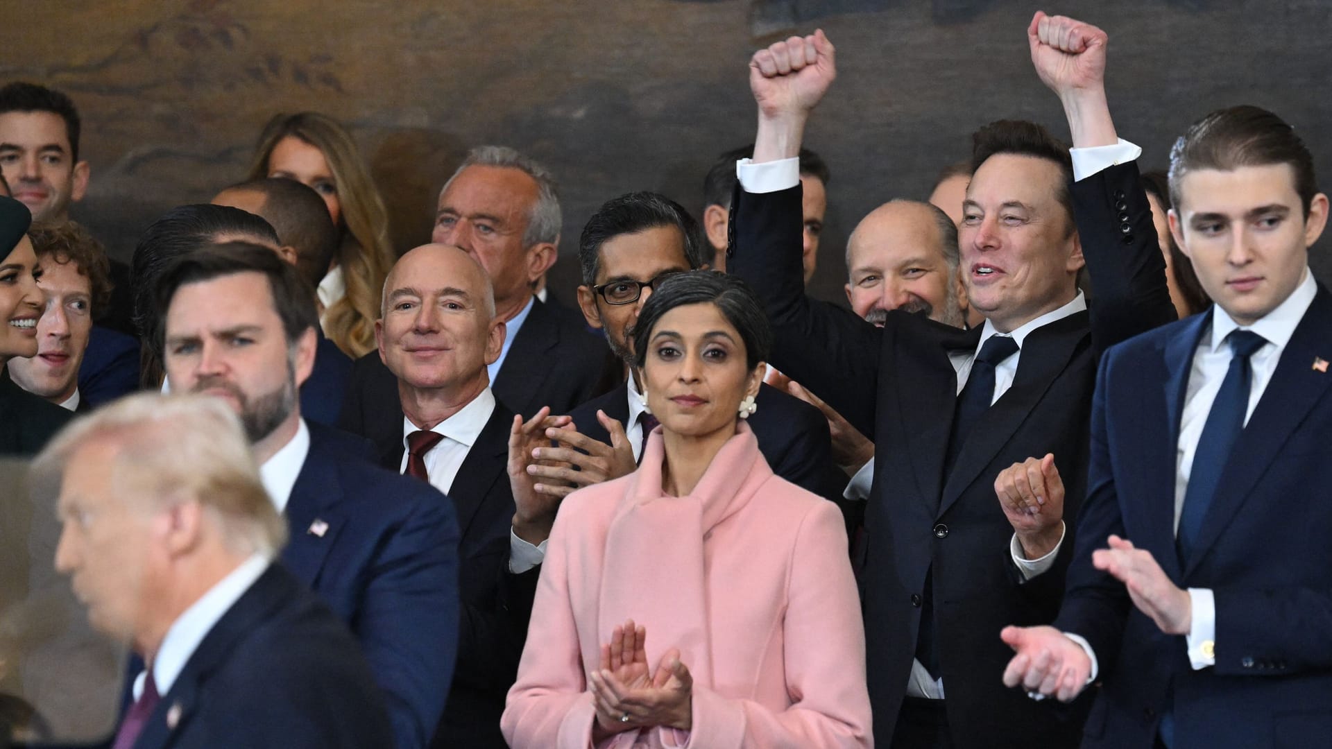 Tech-Milliardäre wie Elon Musk bei der Inauguration von Donald Trump 2025: Sie verfolgen ihre eigenen Ziele, sagt Douglas Rushkoff.