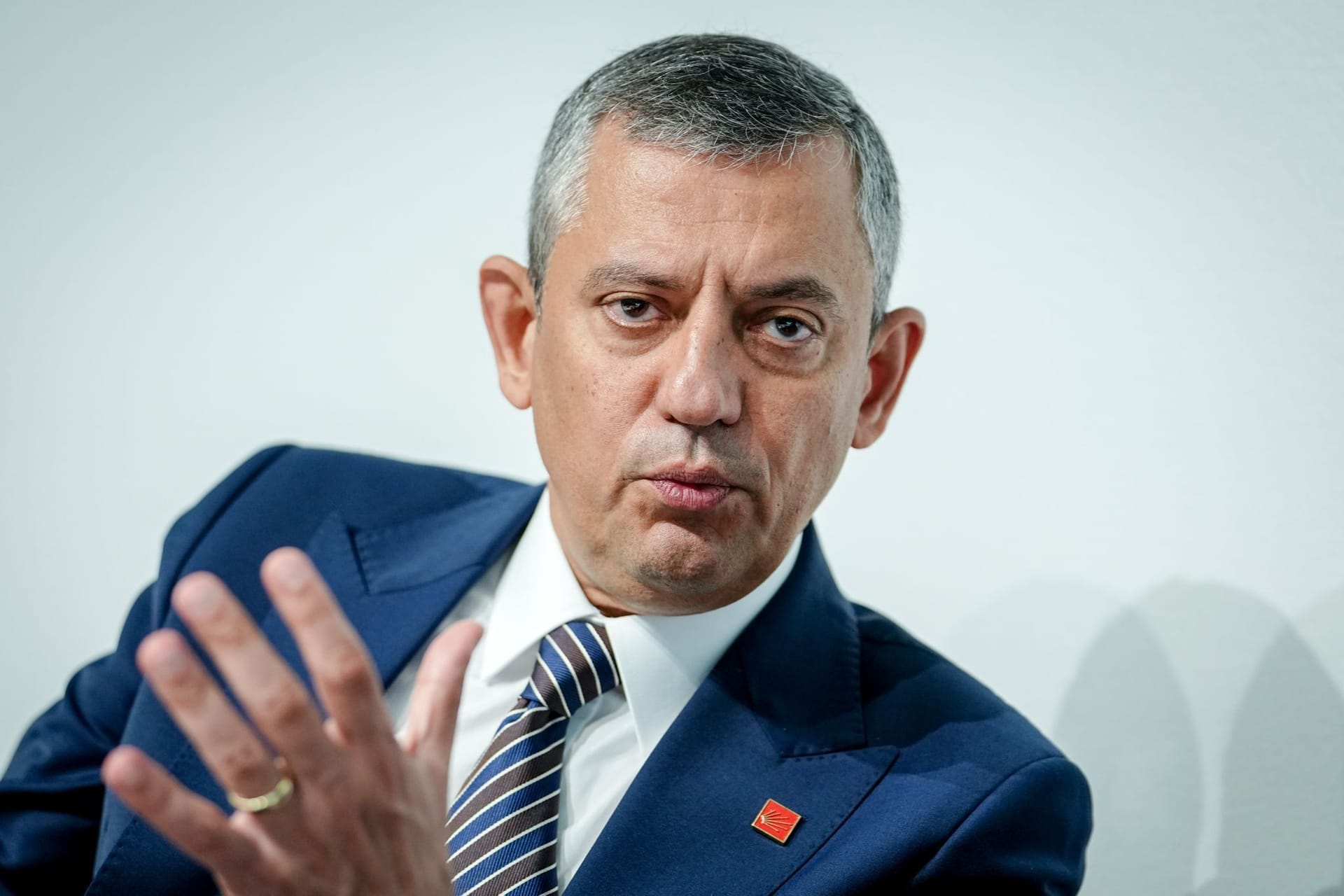 Özgür Özel wird vom Autokraten Erdoğan unter Druck gesetzt.