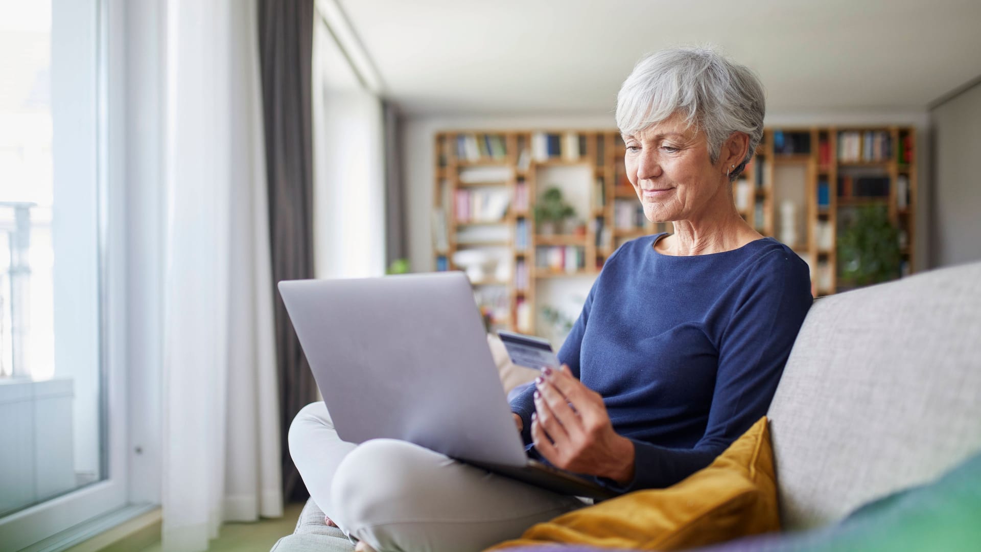 Nicht junge Menschen: Immer mehr Senioren nutzen Online-Banking. Nicht junge Menschen: Immer mehr Senioren nutzen Online-Banking.