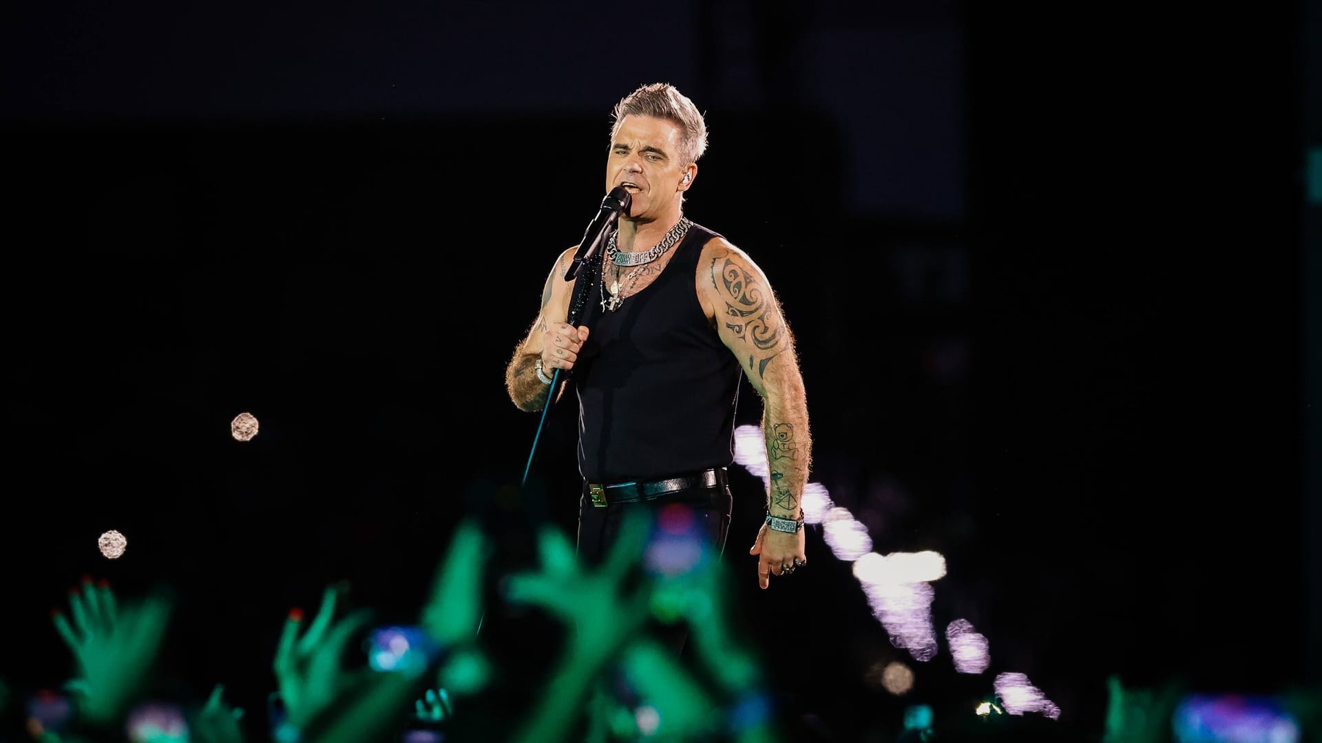 Robbie Williams bei einem Auftritt in München (Archivbild): In Hannover steht er am 30. Juni im Stadion auf der Bühne. Robbie Williams bei einem Auftritt in München (Archivbild): In Hannover steht er am 30. Juni im Stadion auf der Bühne.