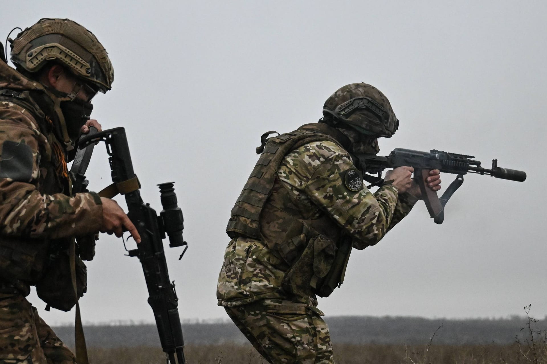 Russische Soldaten nahe der Frontstadt Pokrowsk: Einem Bericht zufolge soll Russland dort mehr als 100.000 Soldaten zusammengezogen haben.