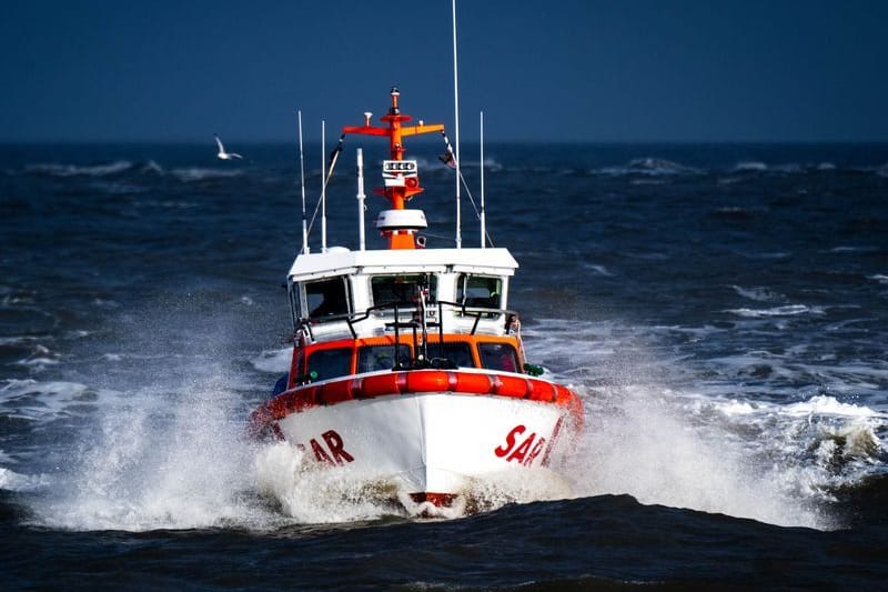 Das Seenotrettungsboot "Gillis Gullbranson" (Symbolbild): Am Sonntag wurden Rettungskräfte in die Nähe von Kiel gerufen.